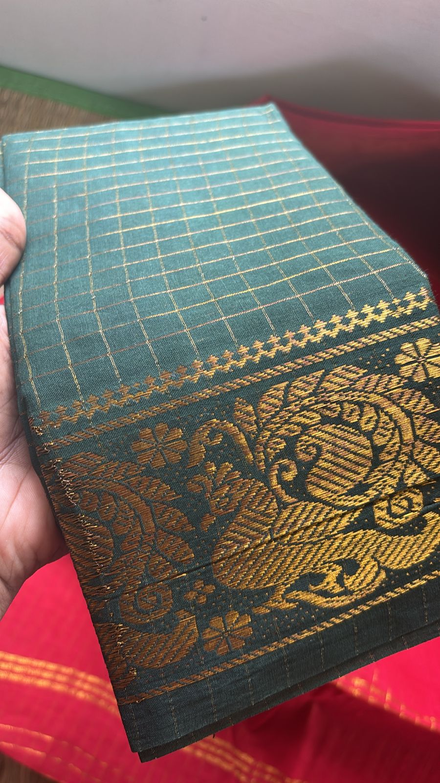 Tarangini Red Zari kattam sungudi cotton saree with zari kattam bottle green blouse piece