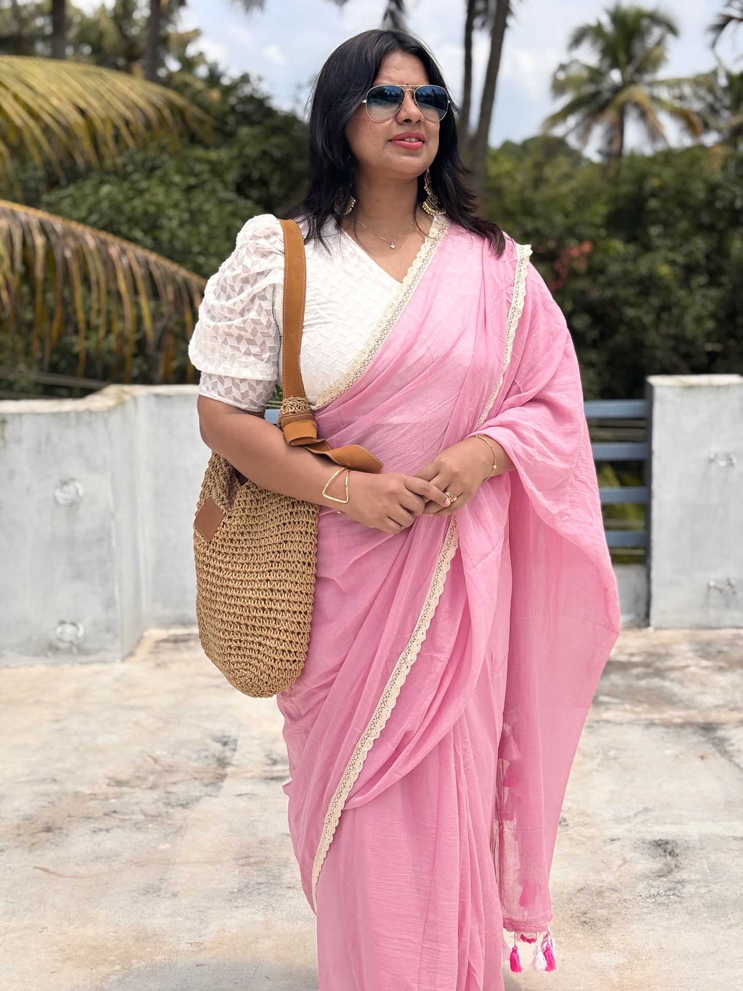 Viharika (विहारिका) Flowy lace: Powder Pink
