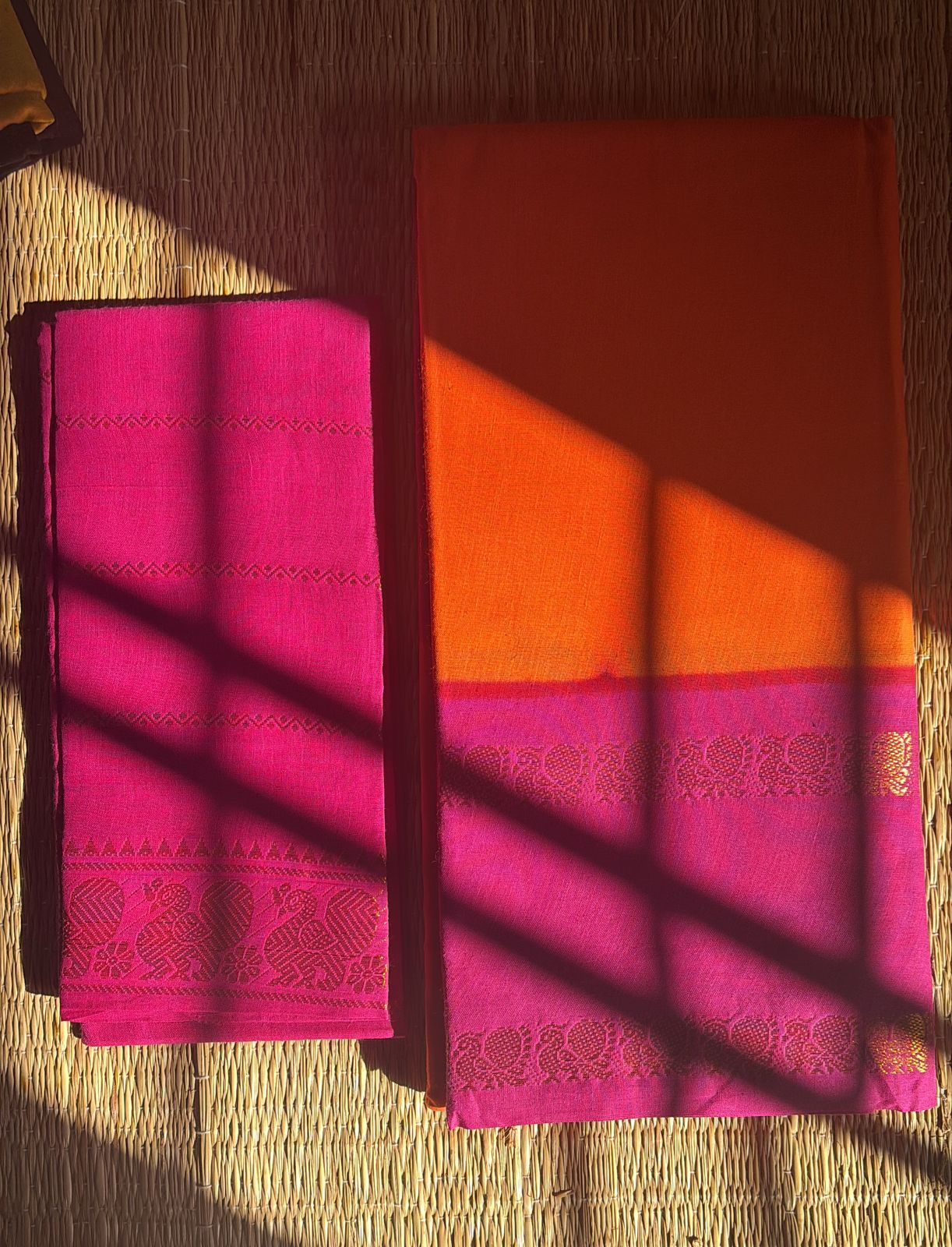 Sungudi retta petta border handloom cotton saree with contrast Pallu and blouse orange and pink