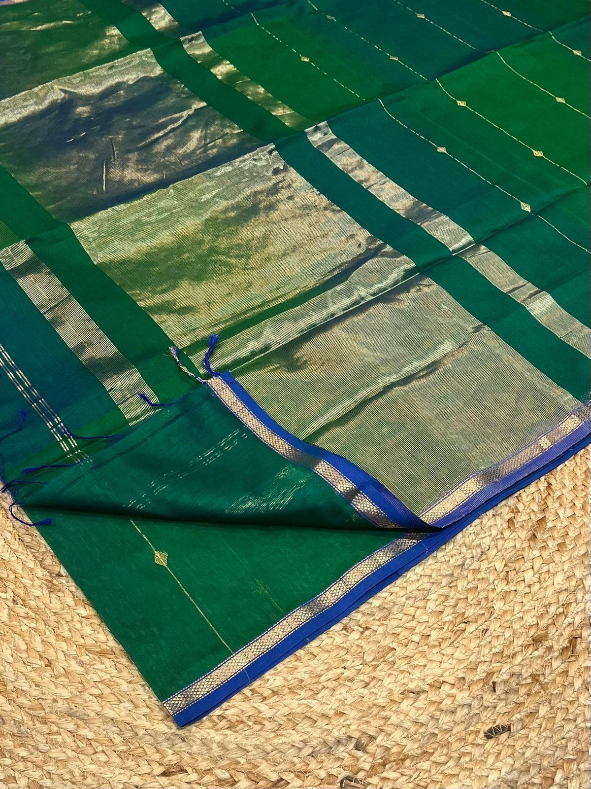 Festive Green with blue piping Maheshwari handloom Silk Cotton Saree