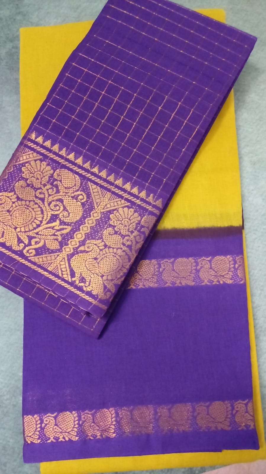 Tarangini Sungudi Retta petta Cotton Saree with contrast border and sari kattam blouse piece
