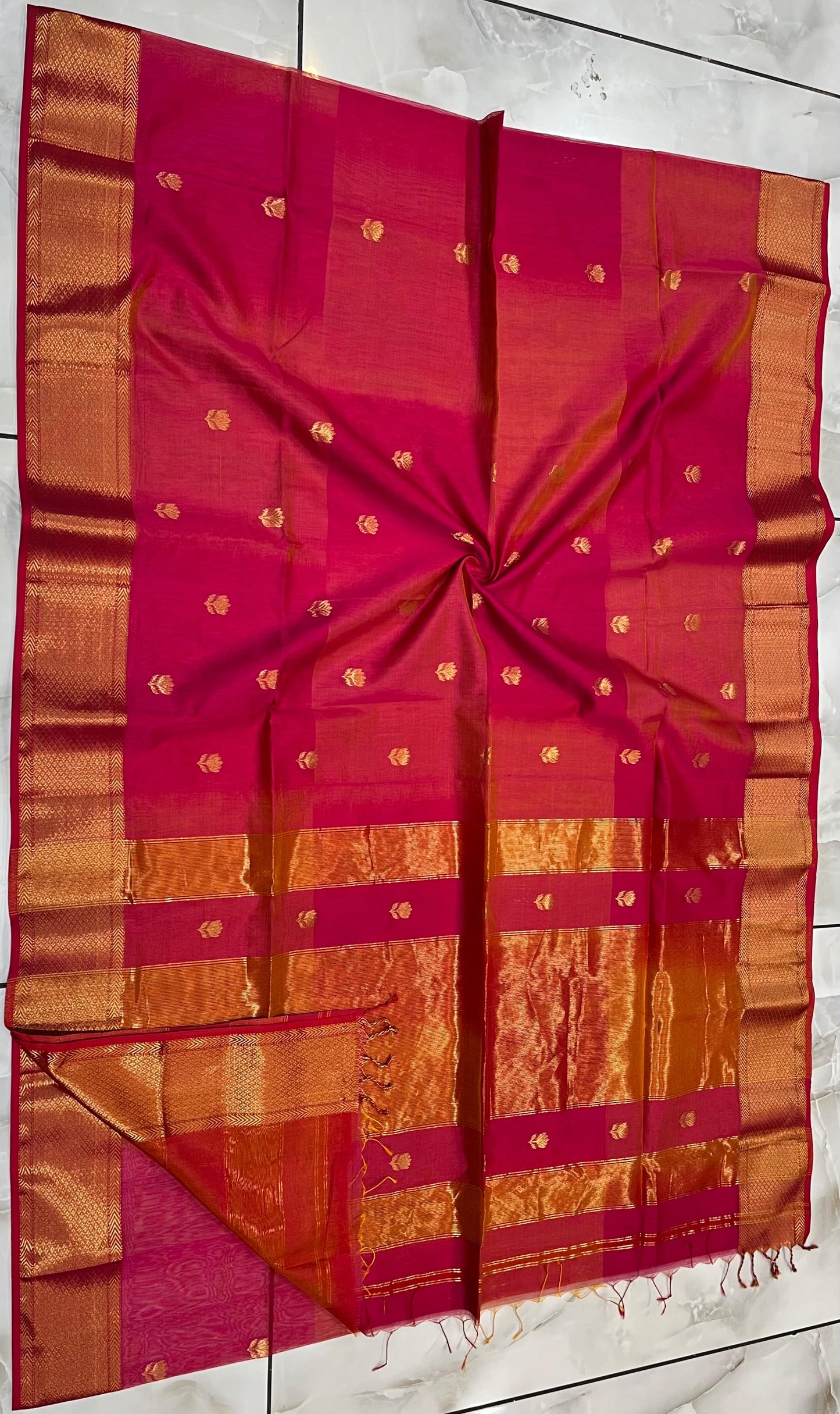 Kalyanika Dual tone Maheshwari lotus butta silk sarees