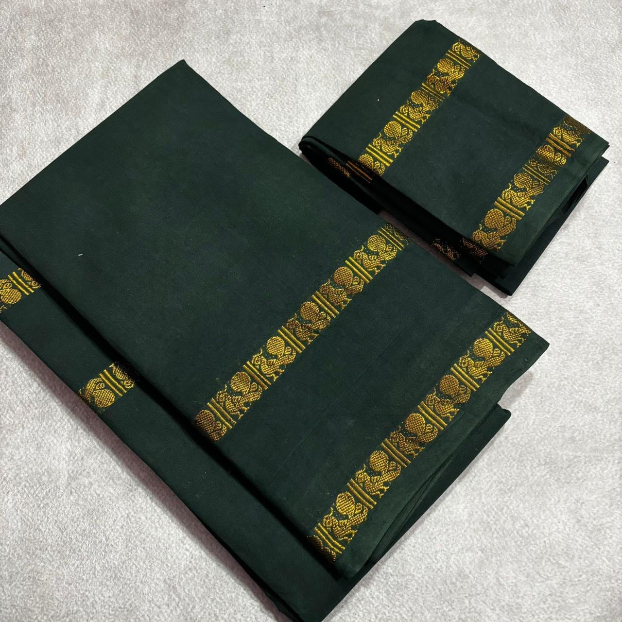 Bottle Green Sungudi retta petta border Saree with same design blouse piece