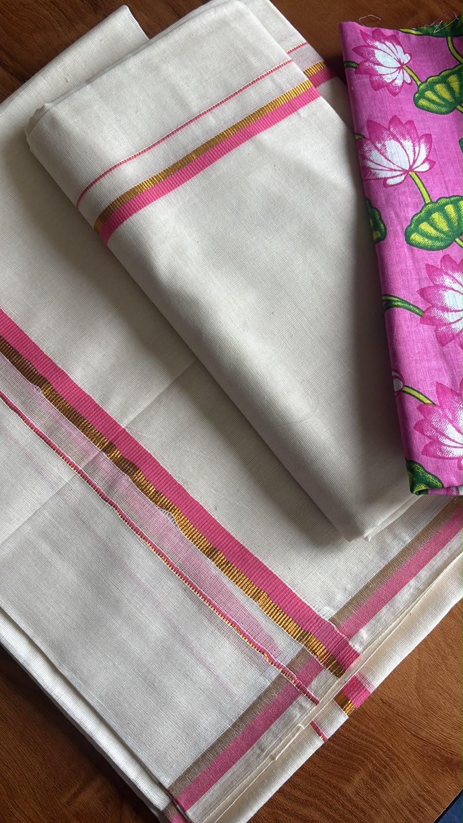 Rose and golden border puliyilakara set Mundu with blouse piece