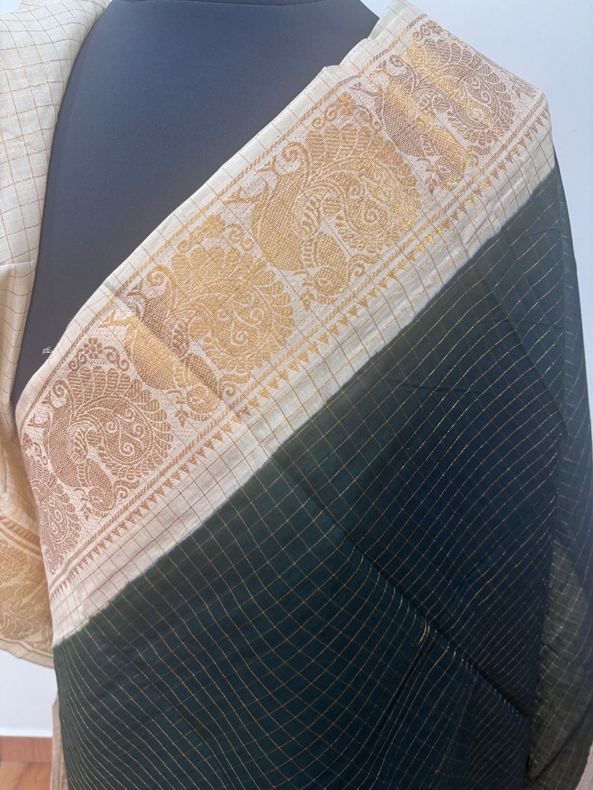 Festive bottle green with off white border sungudi handloom Cotton Saree