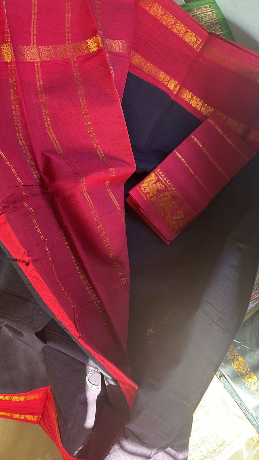 Tarangini Black and maroon combo retta petta Sungudi handloom Saree