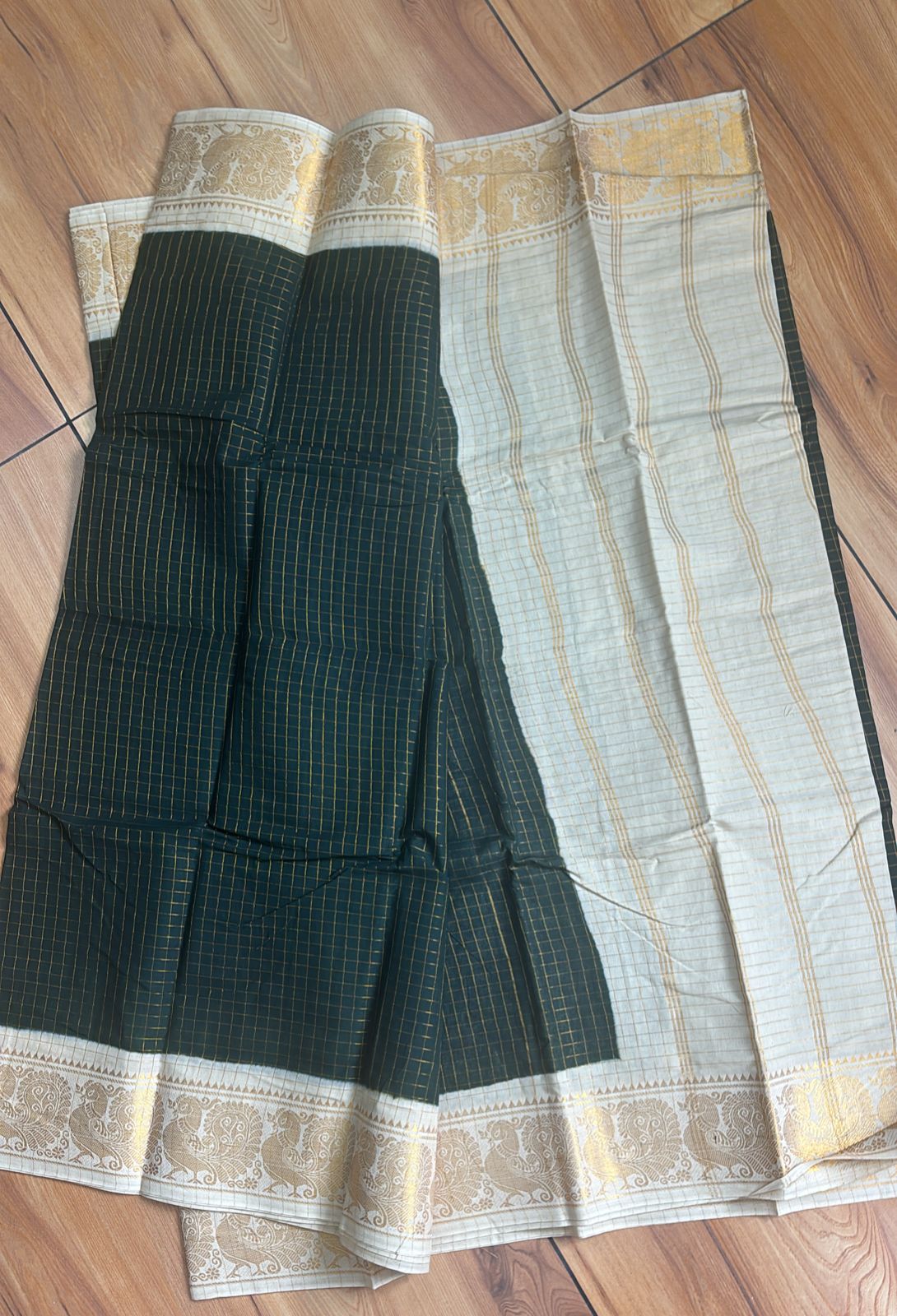 Festive bottle green with off white border sungudi handloom Cotton Saree