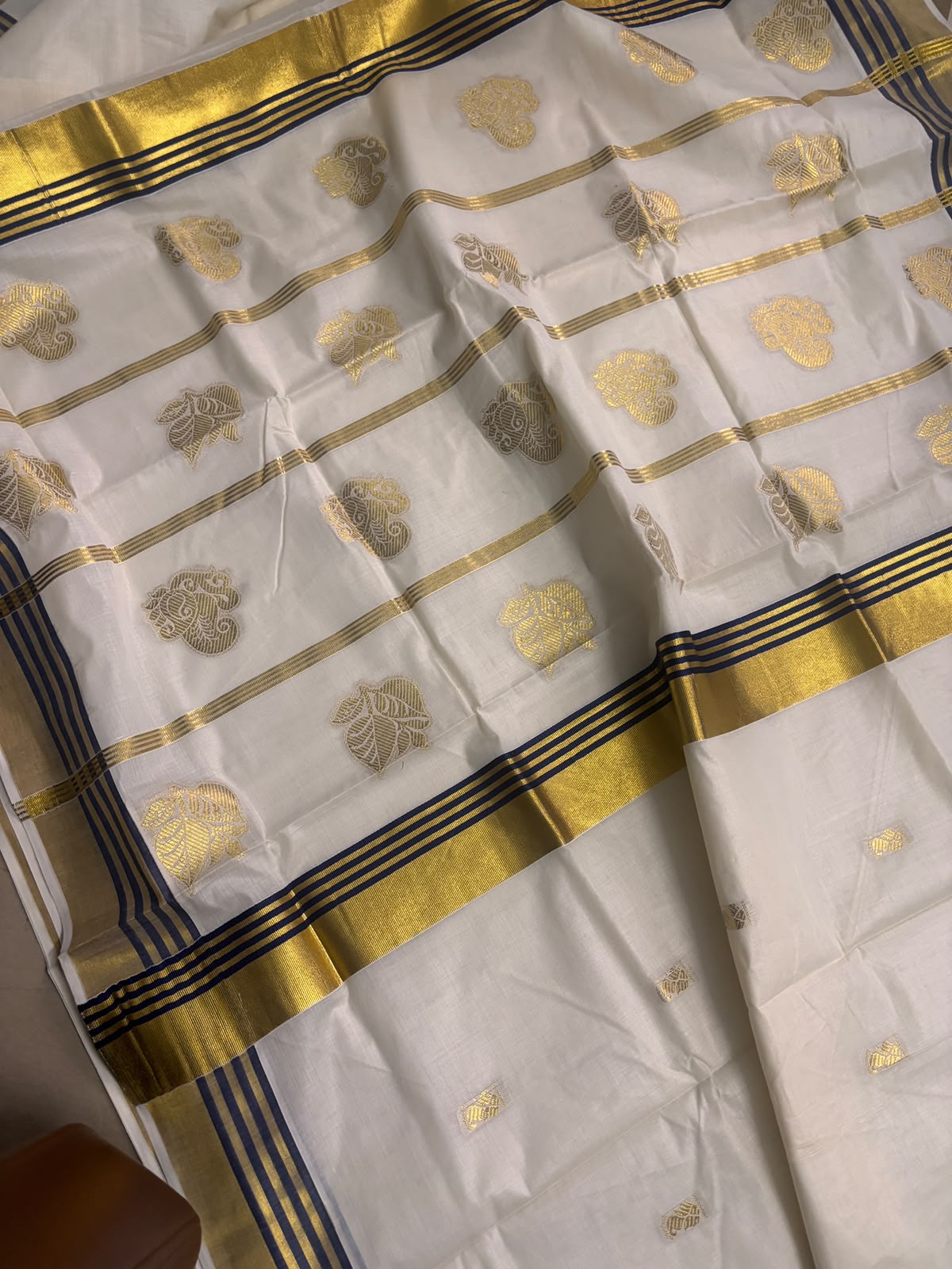 Handloom kasavu light weight Saree with navy blue border  detailing