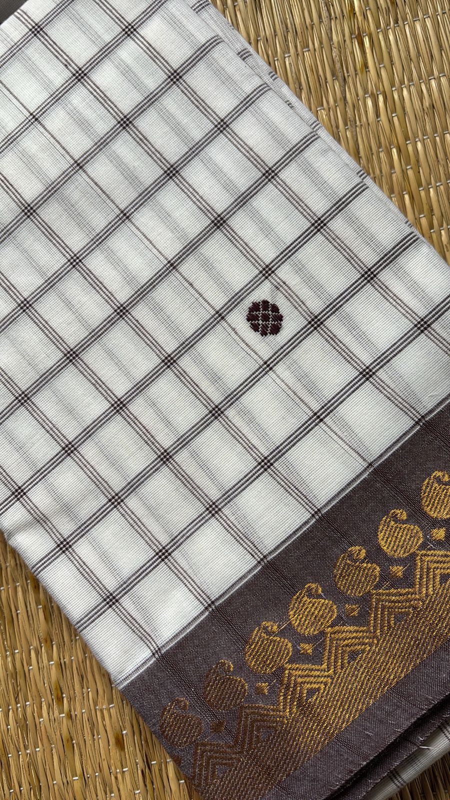 Kanchi cotton check butta sarees without blouse