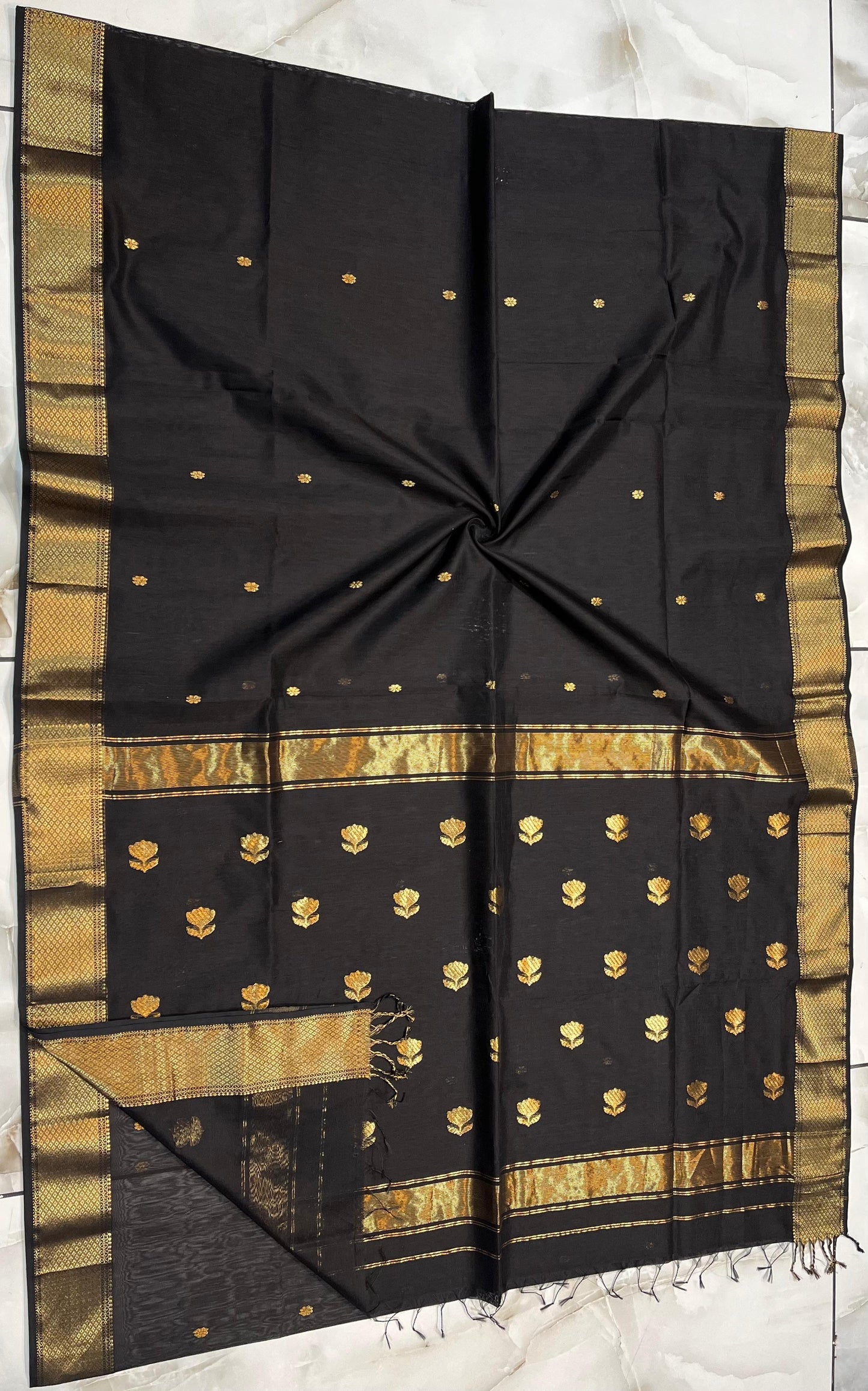 Kalyanika (कल्याणिका) Handloom Maheshwari Silk Cotton Sarees Jari Checks Red KM14