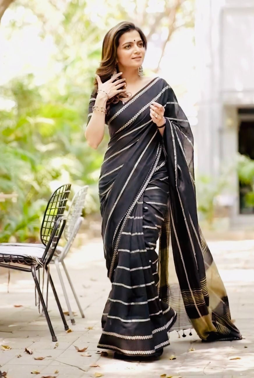 Tarangini Silver Velthari sungudi cotton saree with blouse