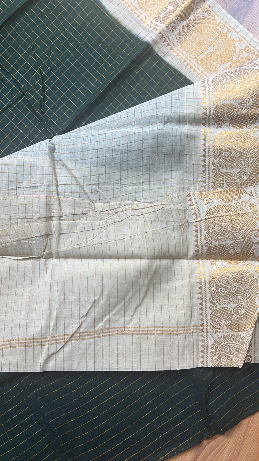 Festive bottle green with off white border sungudi handloom Cotton Saree