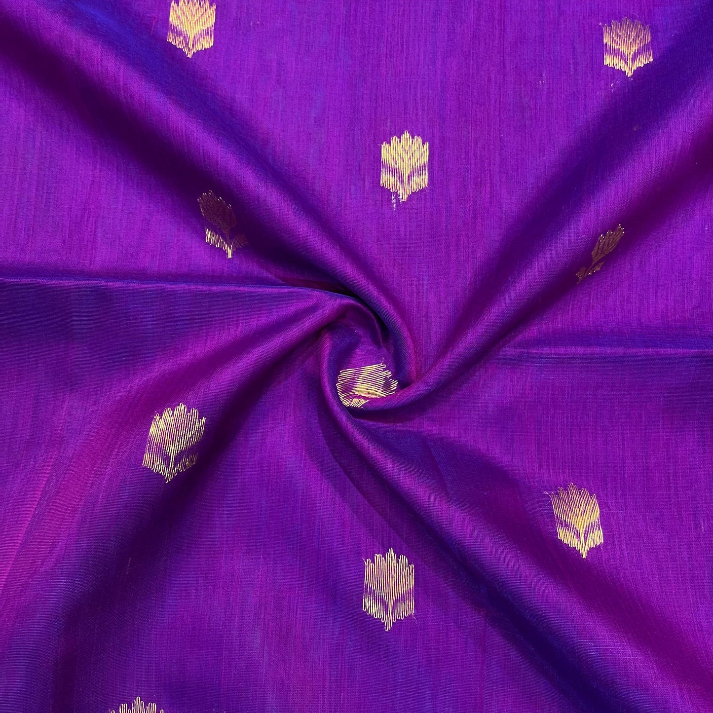 Kalyanika" (कल्याणिका) Handloom Maheshwari Silk Cotton Sarees Jari Checks Red KM13