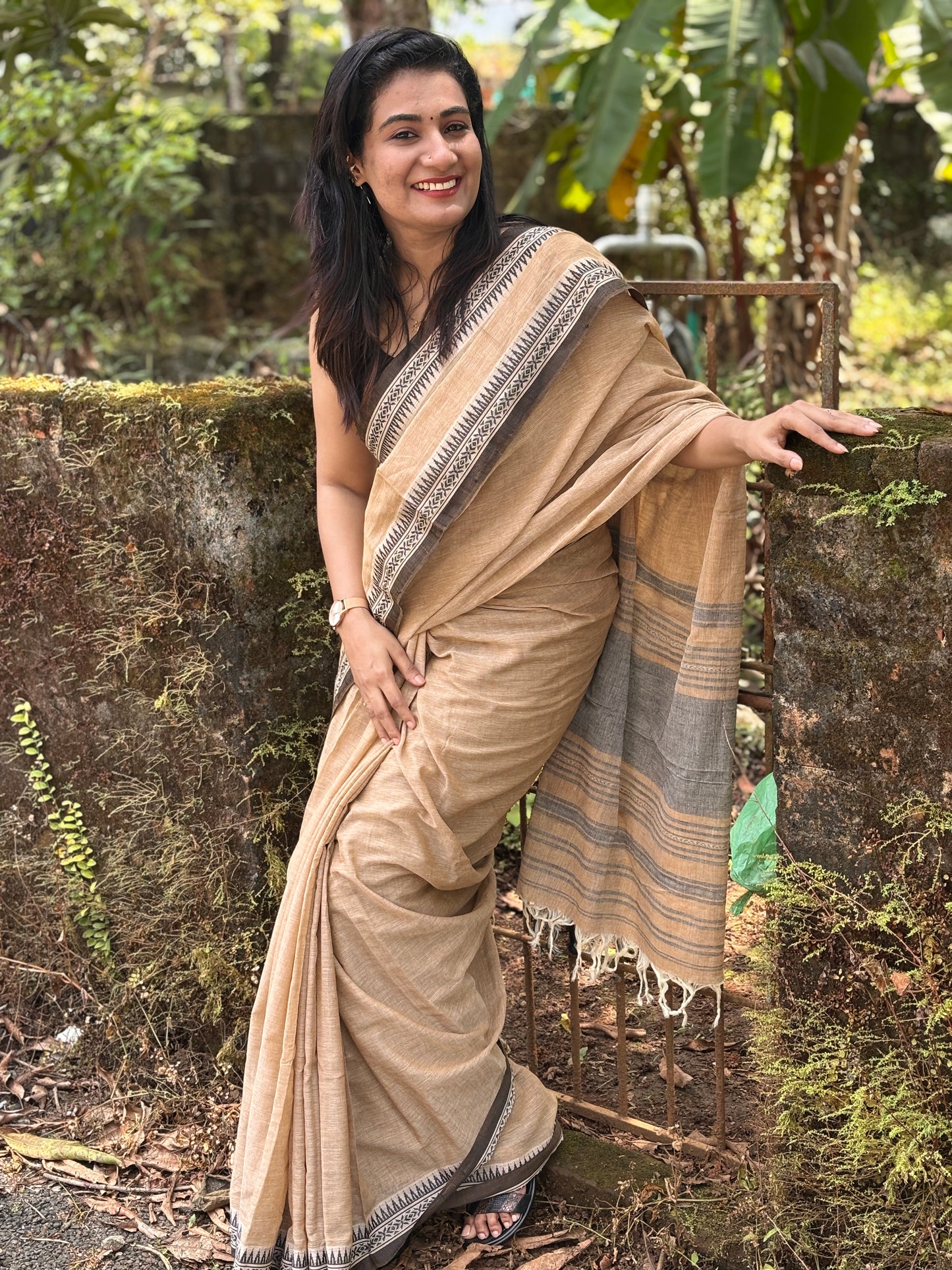 Rangini (रंगीनी) Bengal handloom dhaniakhali Saree striped pattern