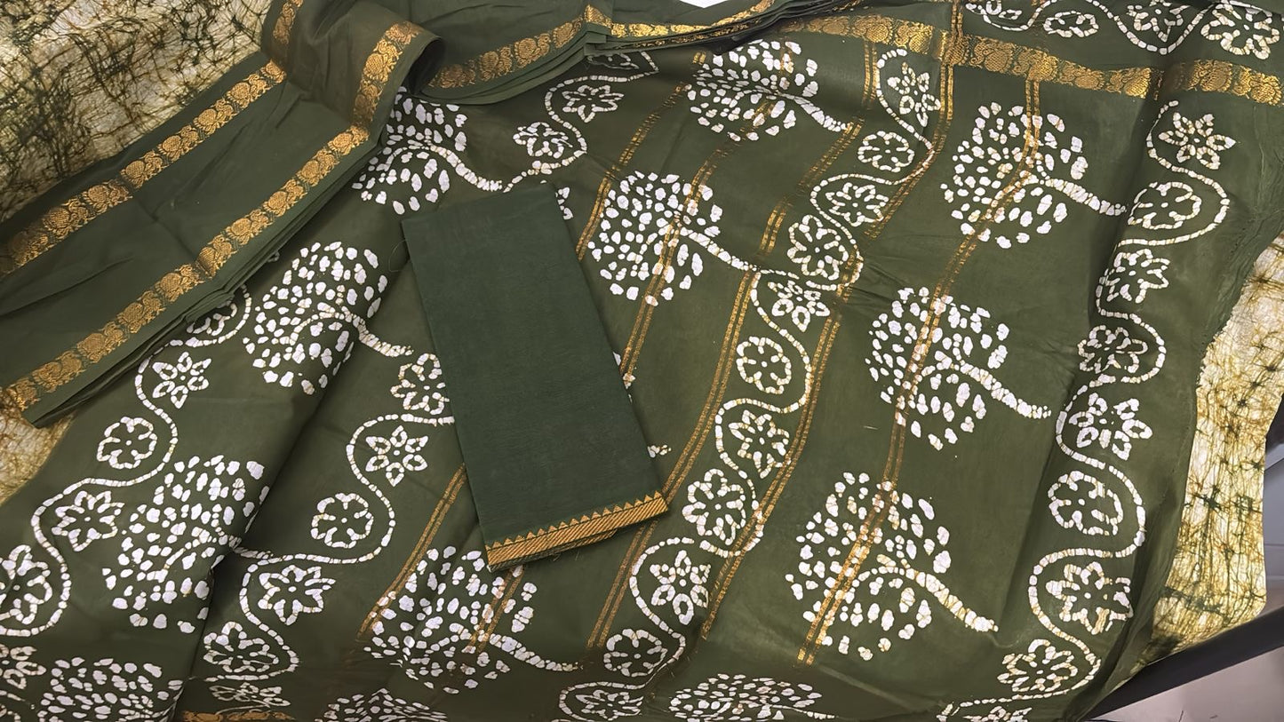 Tarangini wax batik tye dye Sungudi cotton saree with grand pallu and blouse (green gram colour )