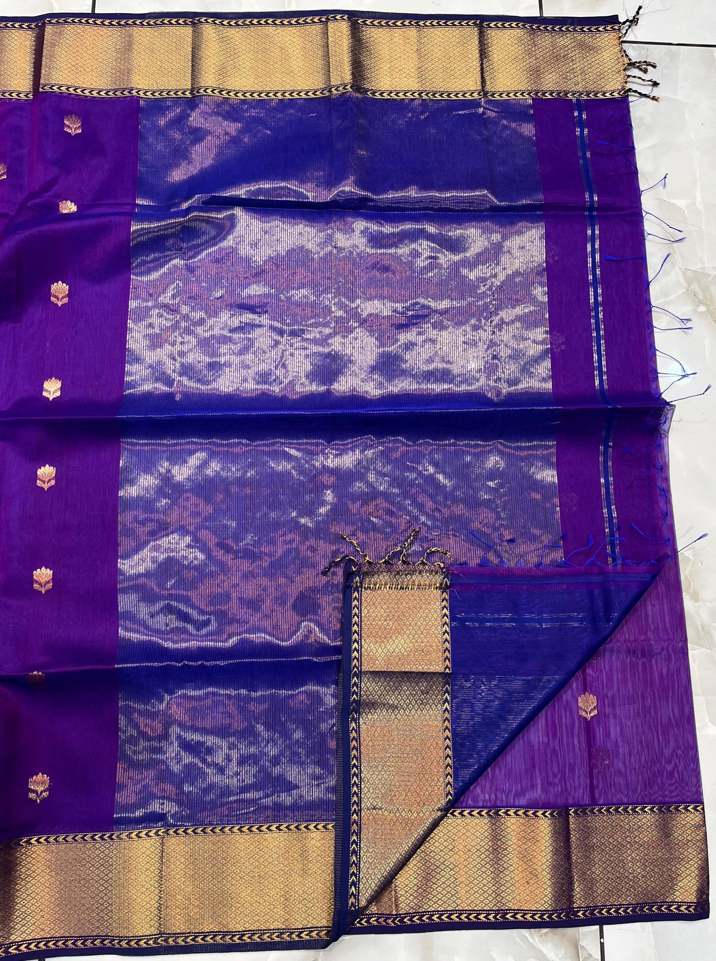 Kalyanika" (कल्याणिका) Handloom Maheshwari Silk Cotton Sarees Jari Checks Red KM13
