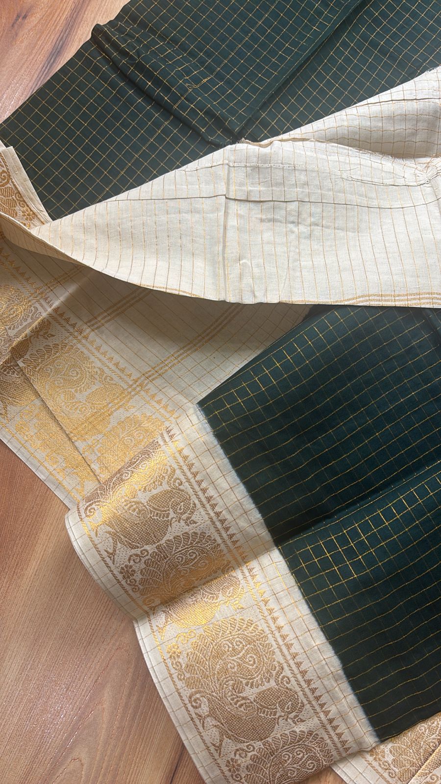 Festive bottle green with off white border sungudi handloom Cotton Saree