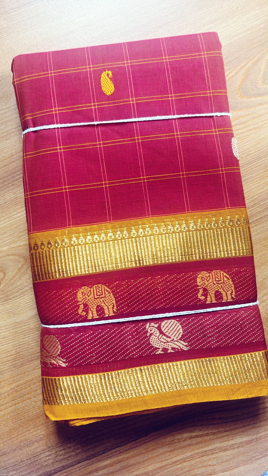 Brick red dual motif border check sarees SGS38
