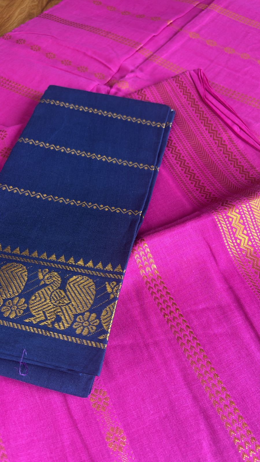Rudraksha Velthari Sungudi handloom cotton Saree with contrast blouse