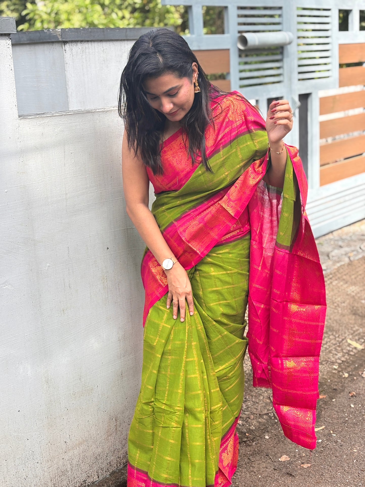 Pavithra zari kattam sungudi cotton saree with blouse piece, Parrot green and rani pink