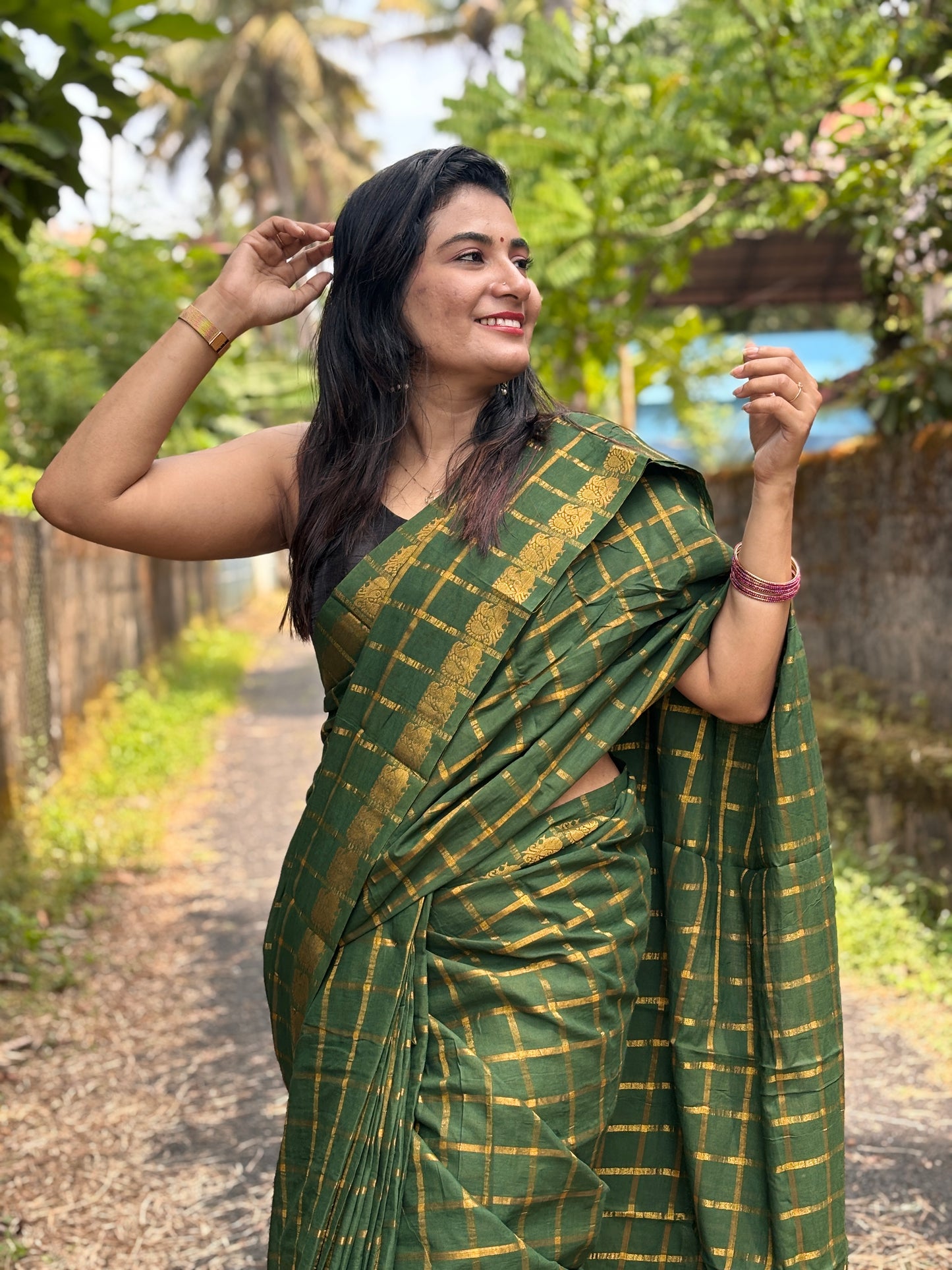 Tarangini Green Sungudi Zari kattam Saree with blouse