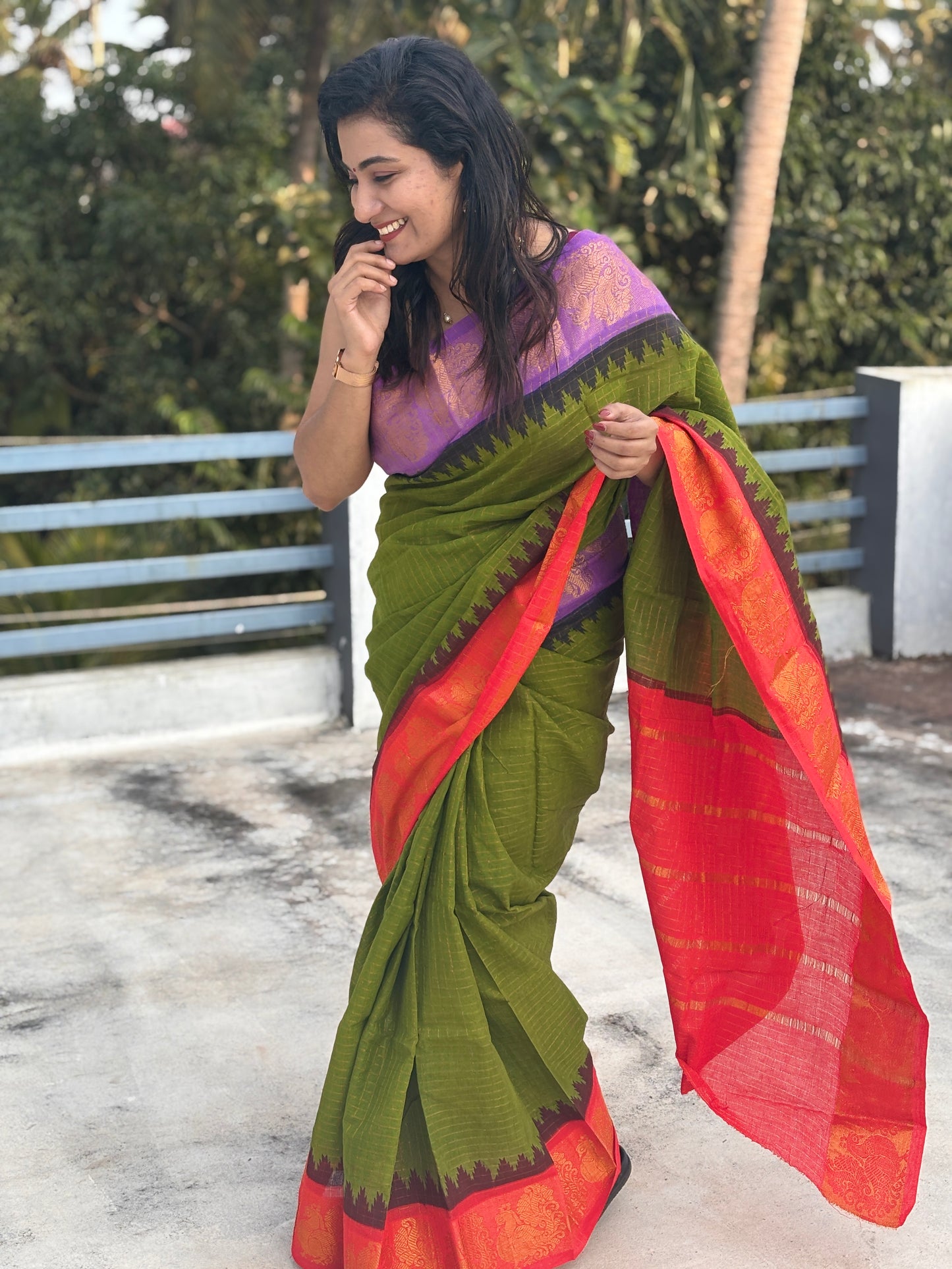 Green body Ganga Jamuna Sungudi Saree with violet and red temple borders