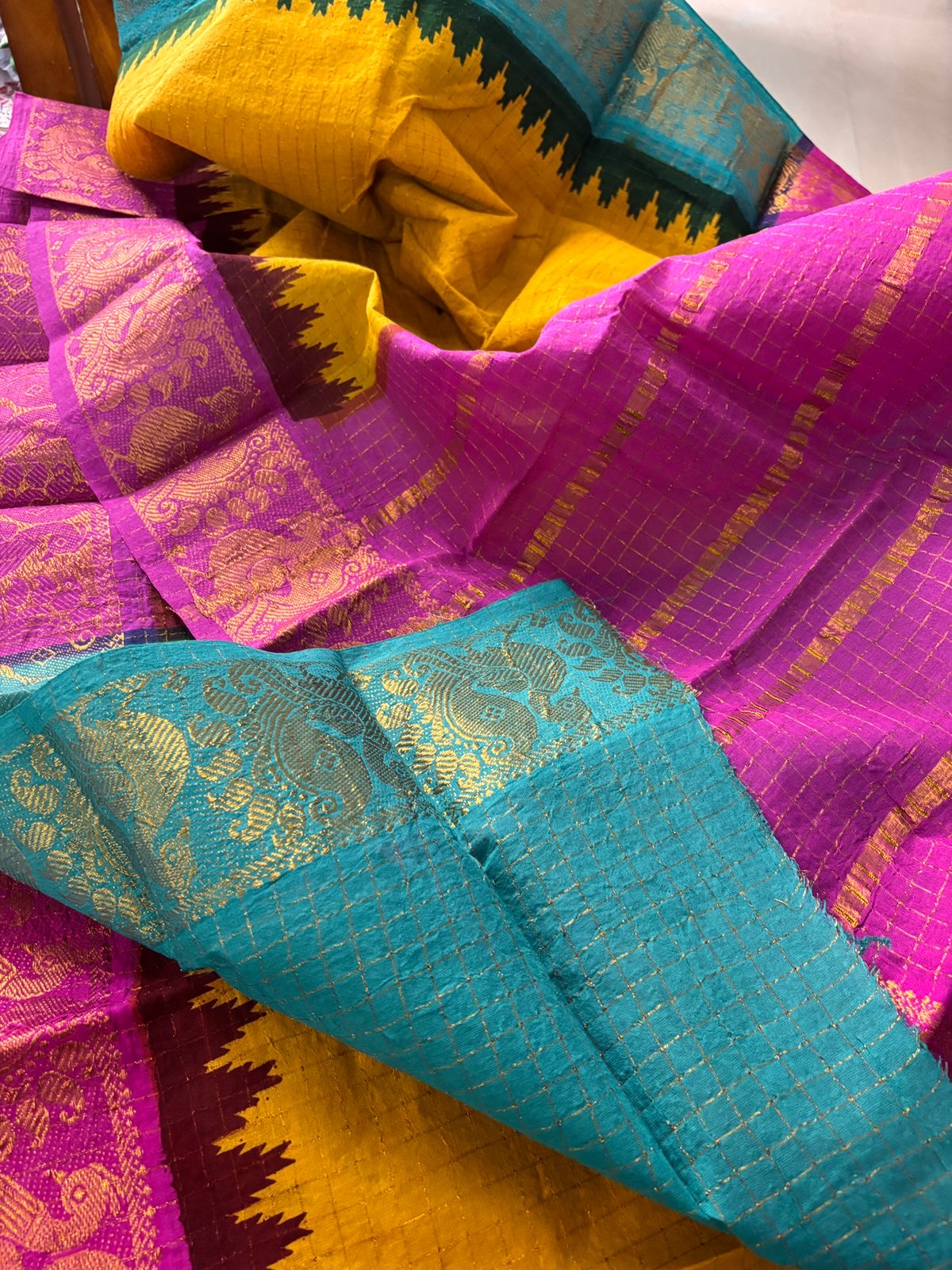 Tarangini Ganga Jamuna Sungudi Handloom Sarees majenta and sky green