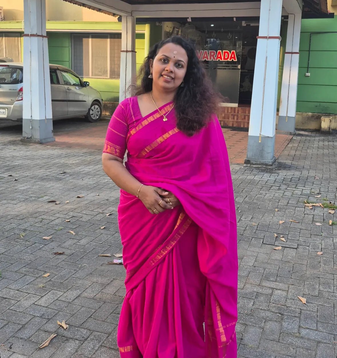 Tarangini Majenta handloom sungudi plain sarees, Sithara’s choice