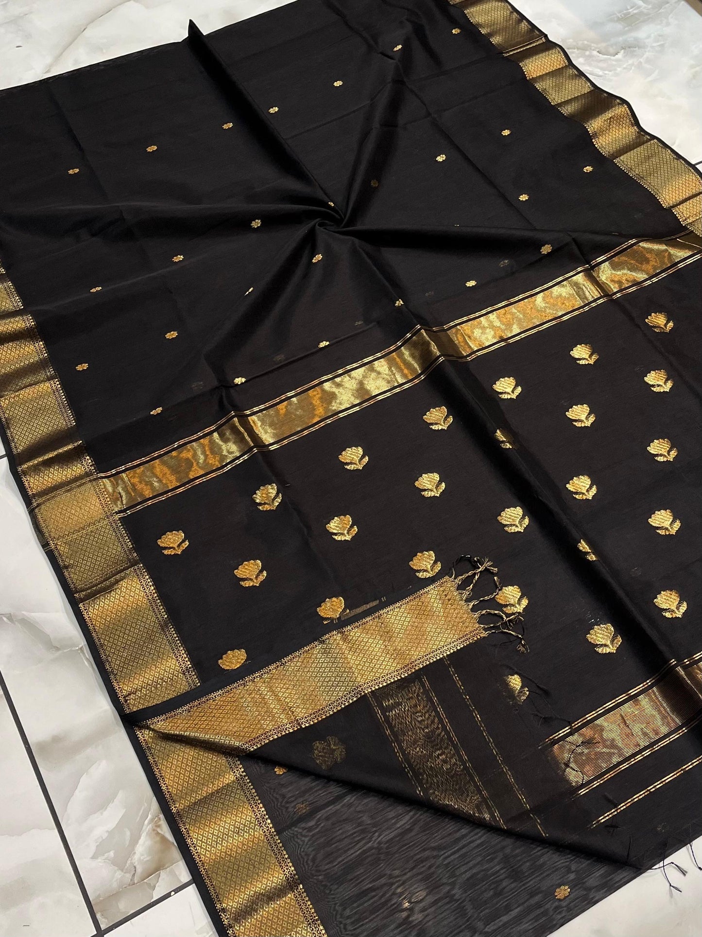 Kalyanika (कल्याणिका) Handloom Maheshwari Silk Cotton Sarees Jari Checks Red KM14