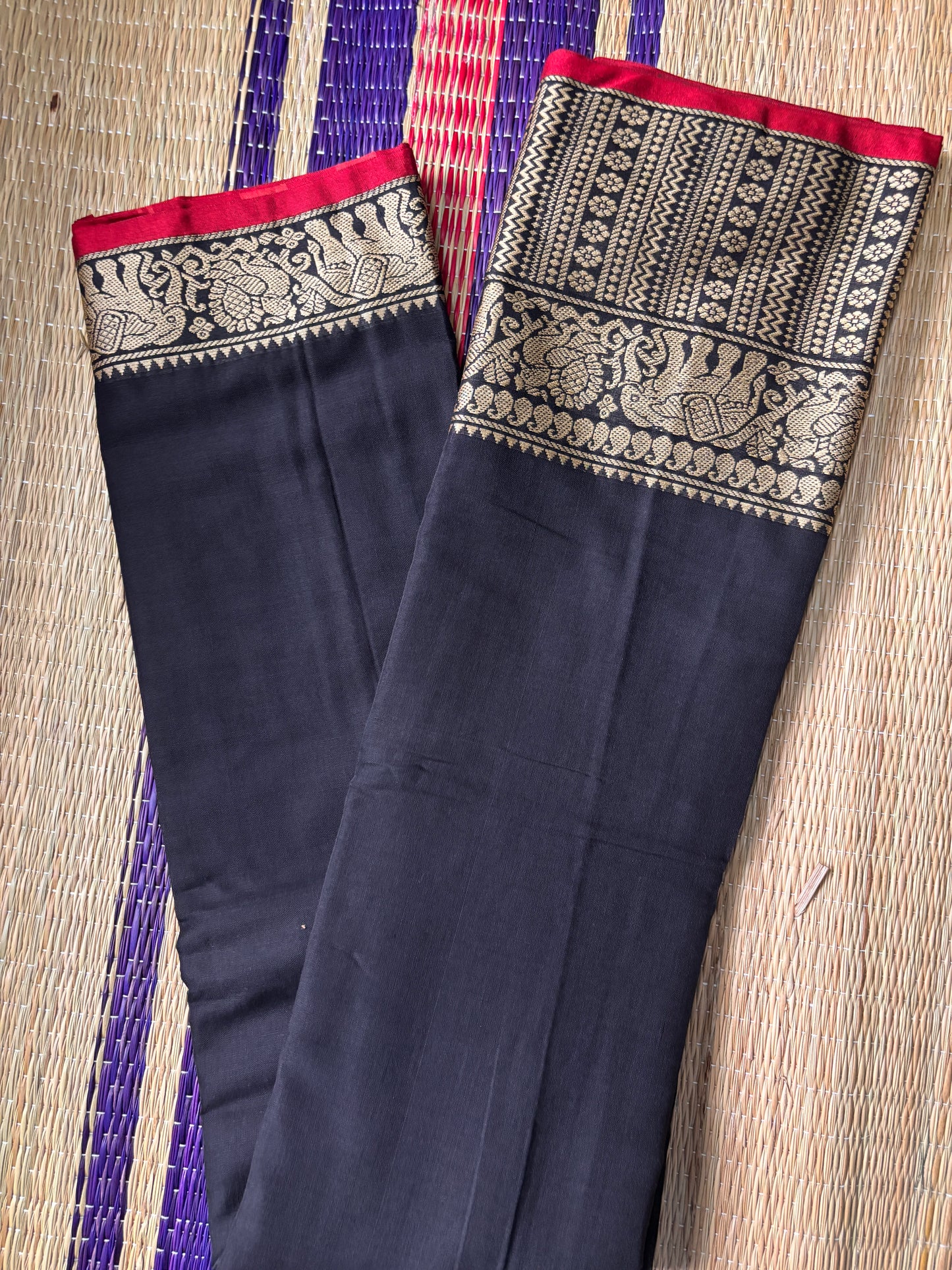 Vrinda वृंदा Narayanpeth Cotton Sarees with Big border in Black