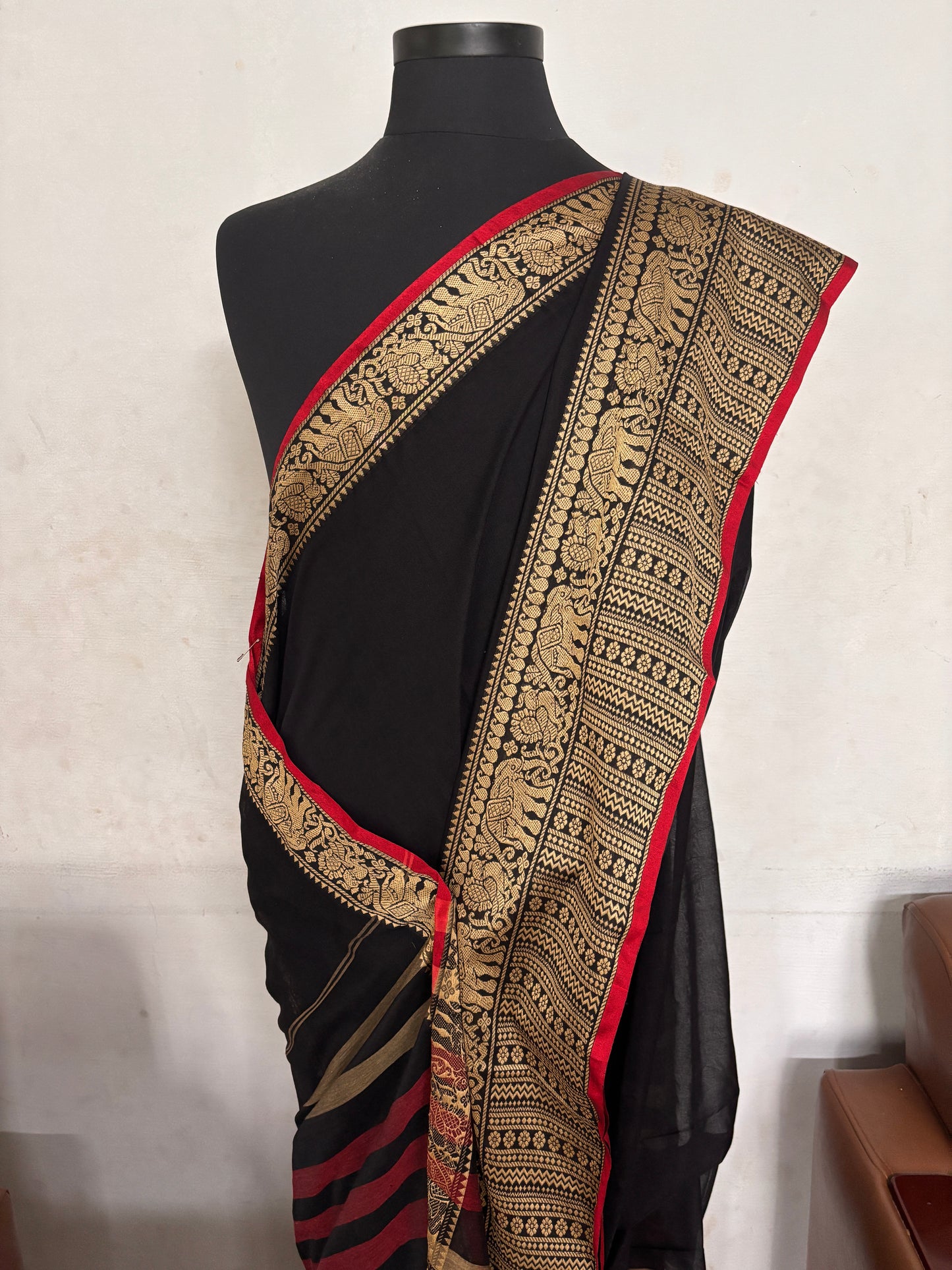 Vrinda वृंदा Narayanpeth Cotton Sarees with Big border in Black