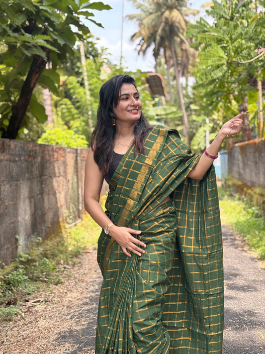 Tarangini Green Sungudi Zari kattam Saree with blouse