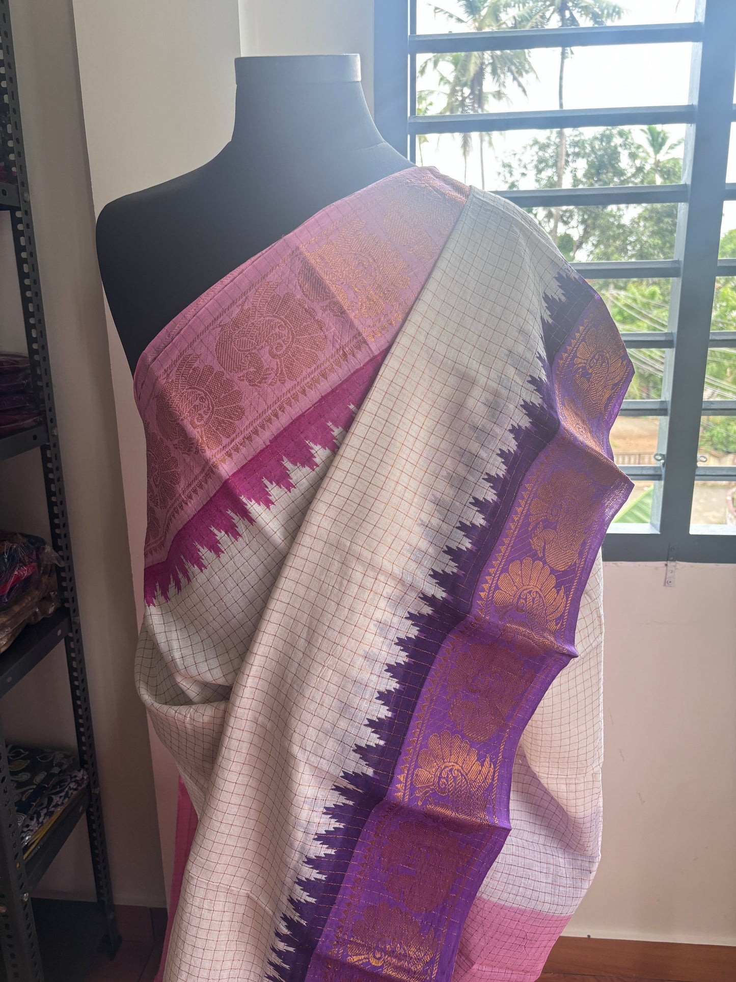 Ganga jamuna Sungudi handloom cotton Saree with pink and purple temple border