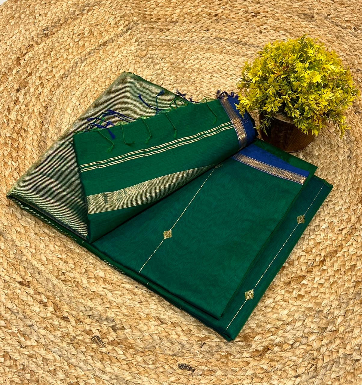 Festive Green with blue piping Maheshwari handloom Silk Cotton Saree