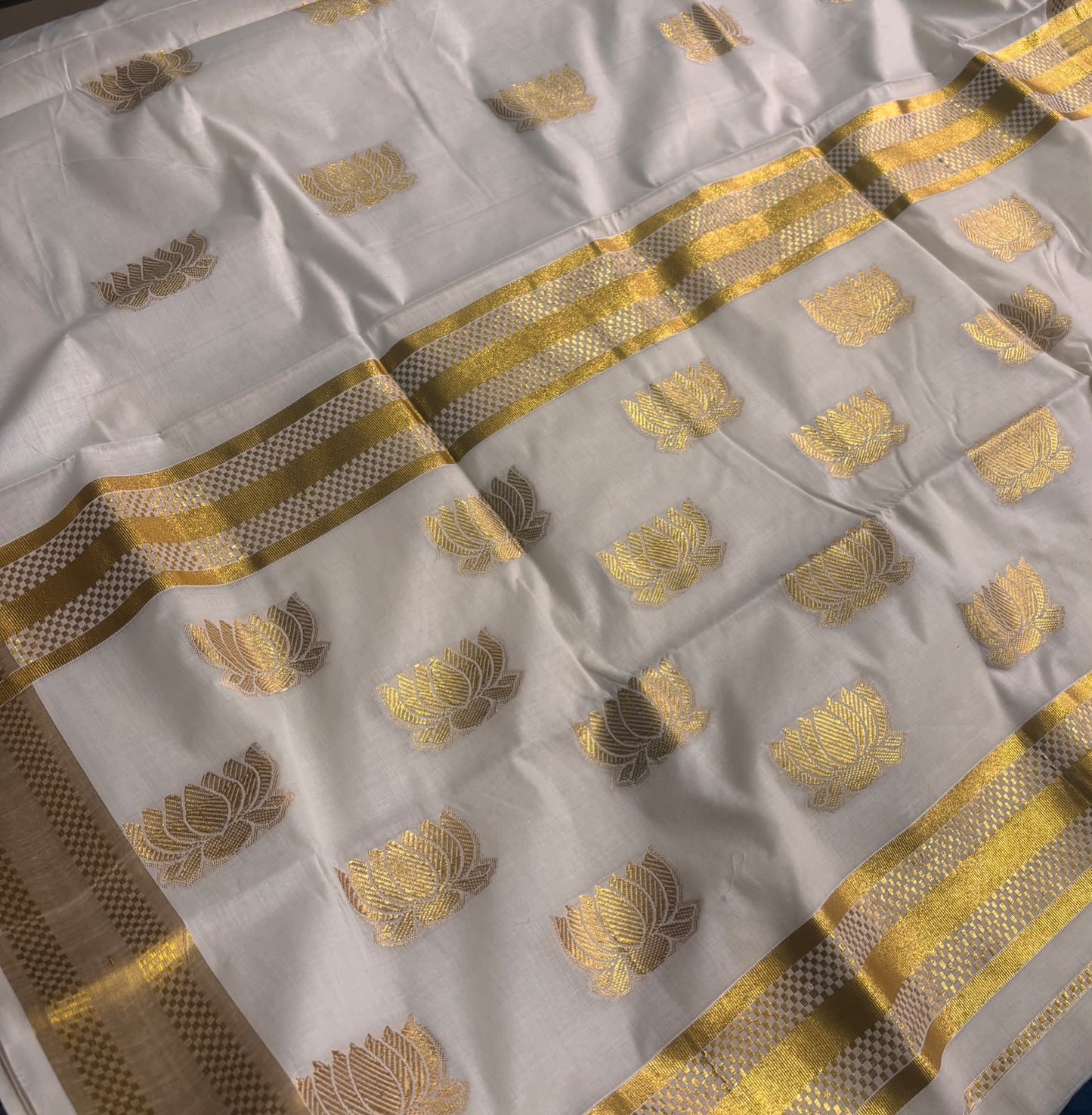 Light weight easy to drape premium Kerala Kasavu lotus Saree