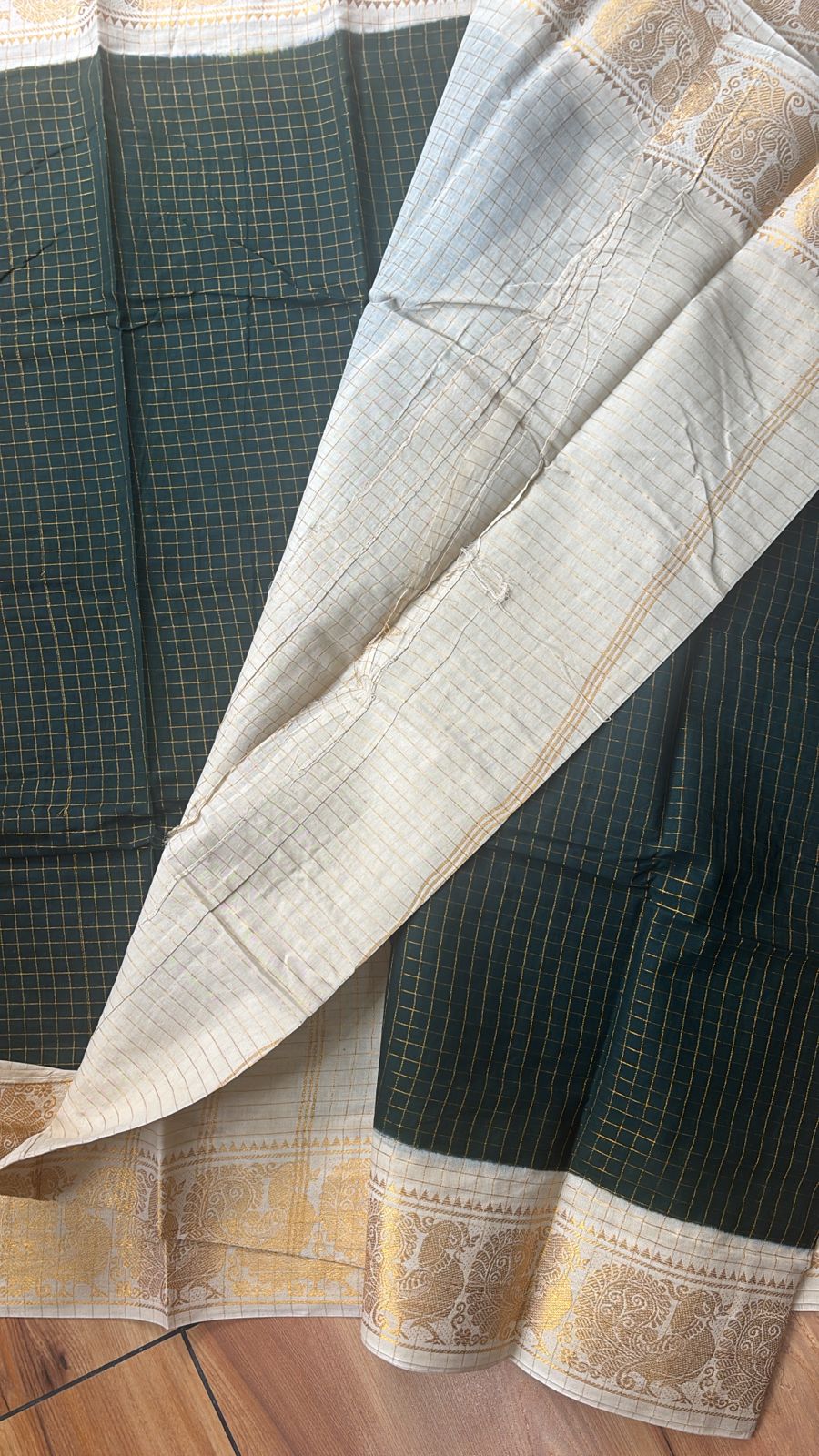 Festive bottle green with off white border sungudi handloom Cotton Saree