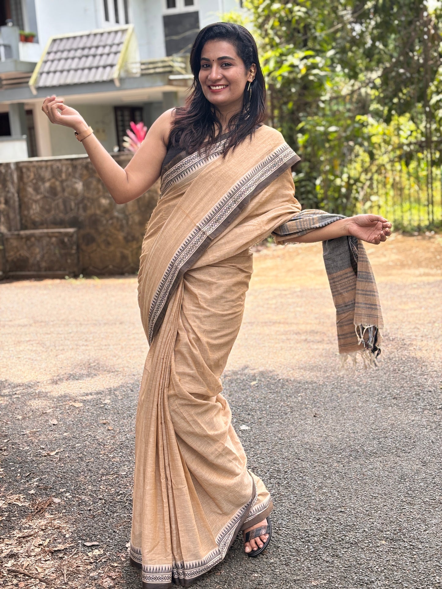 Rangini (रंगीनी) Bengal handloom dhaniakhali Saree striped pattern