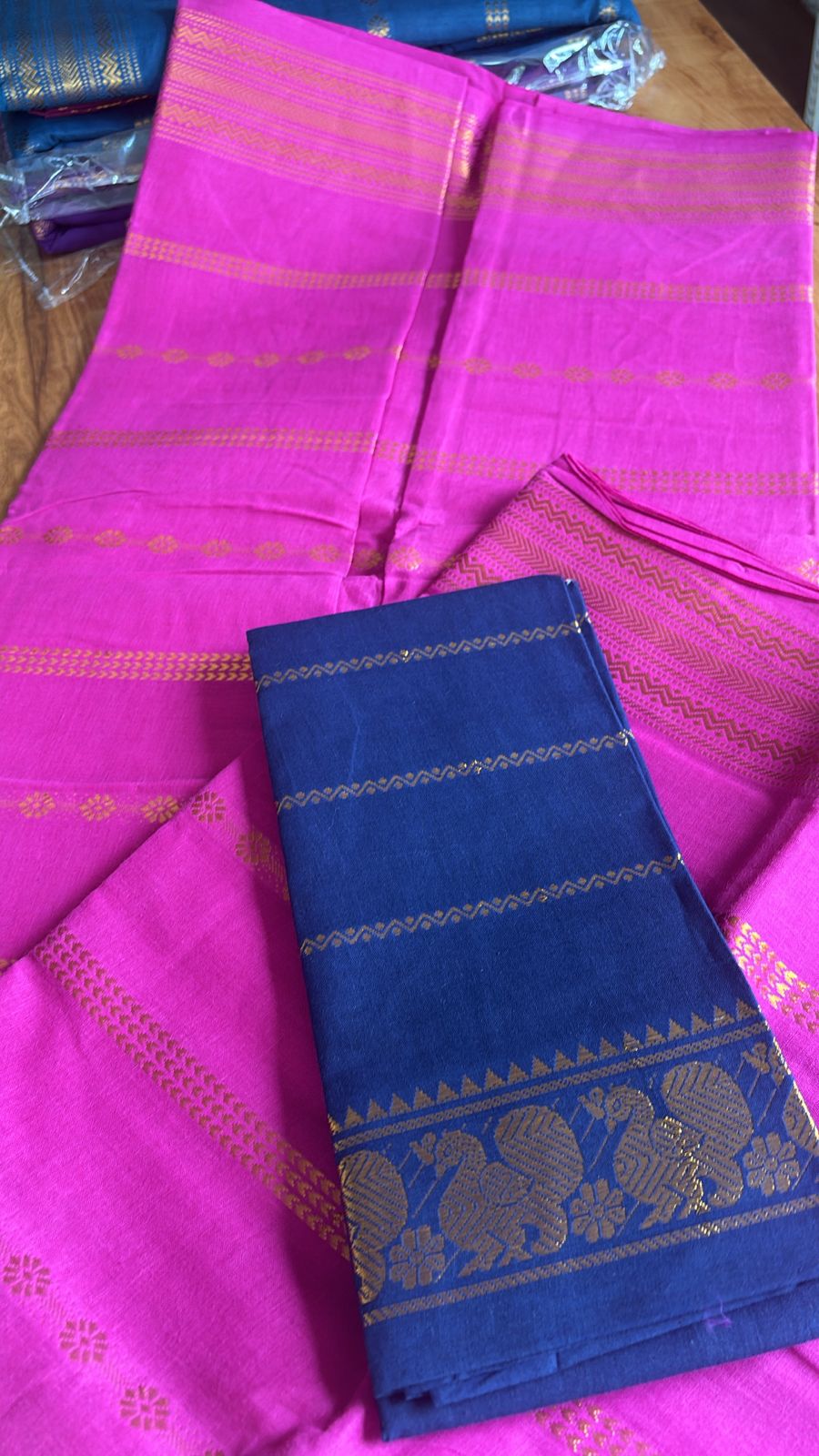 Rudraksha Velthari Sungudi handloom cotton Saree with contrast blouse