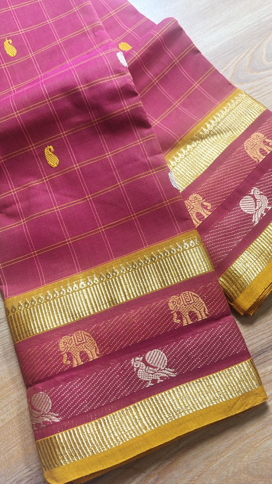 Brick red dual motif border check sarees SGS38