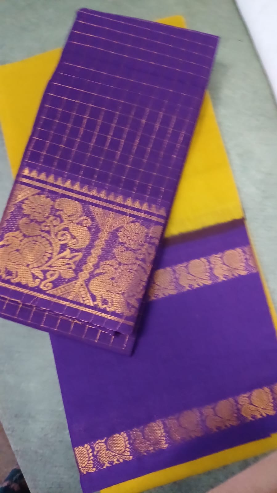 Tarangini Sungudi Retta petta Cotton Saree with contrast border and sari kattam blouse piece