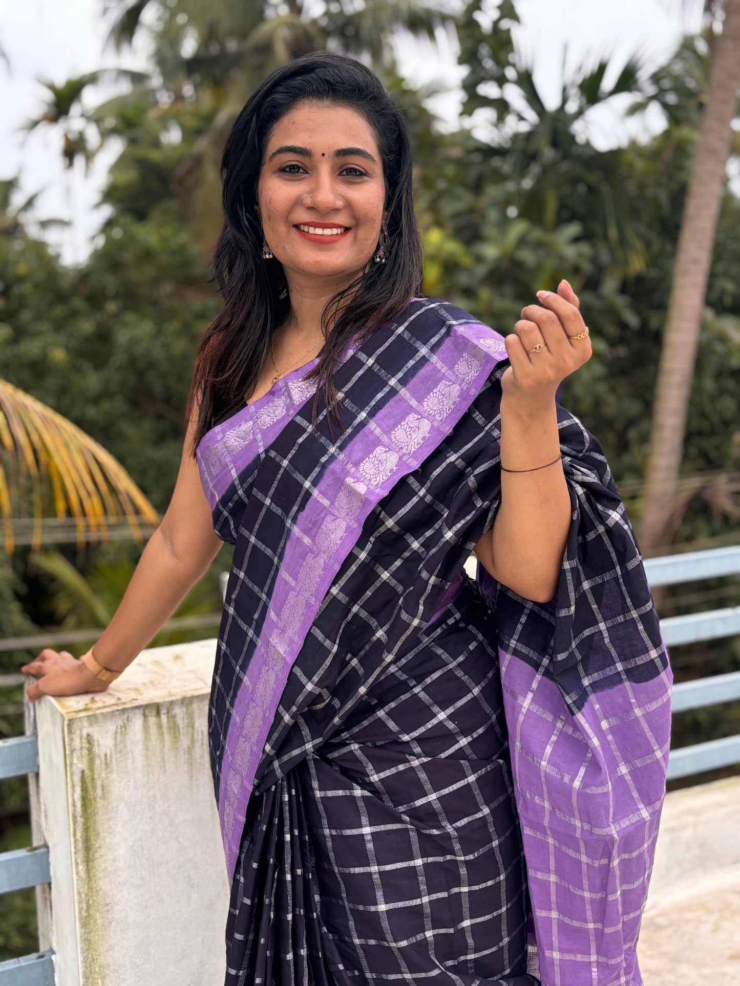 Silver Pavithra kattam Sungudi cotton saree with blouse black & violet