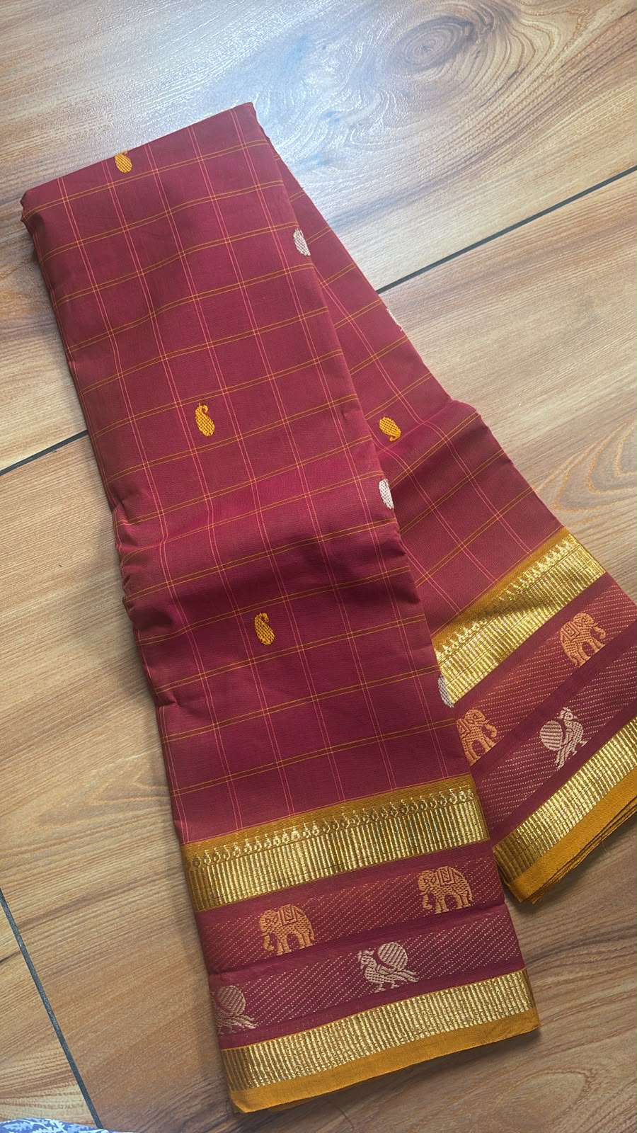 Brick red dual motif border check sarees SGS38