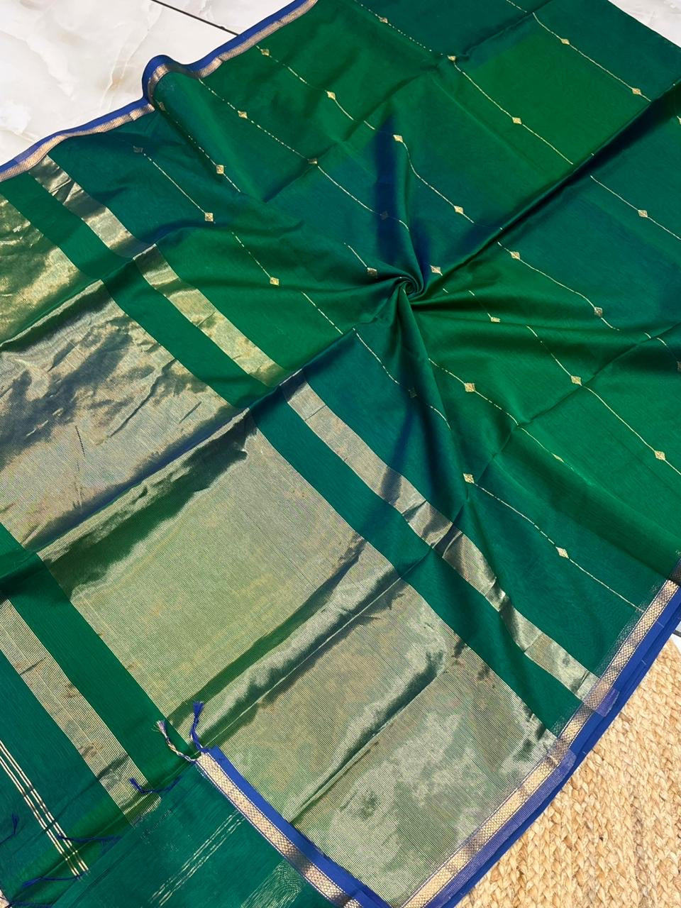 Festive Green with blue piping Maheshwari handloom Silk Cotton Saree