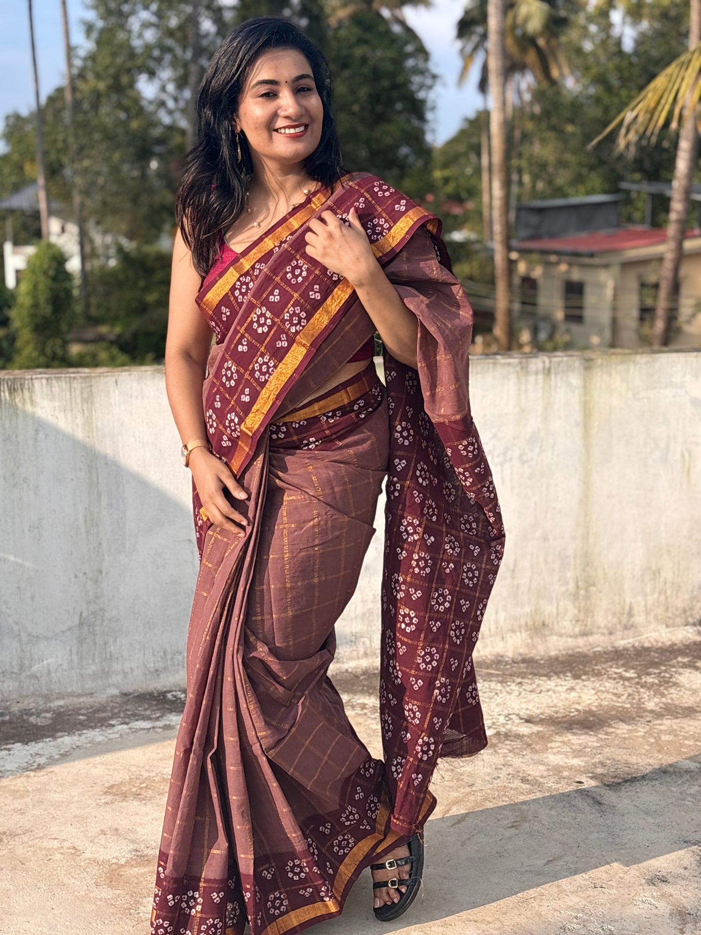 Tarangini wax batik zari kattam Sungudi Cotton saree with blouse piece