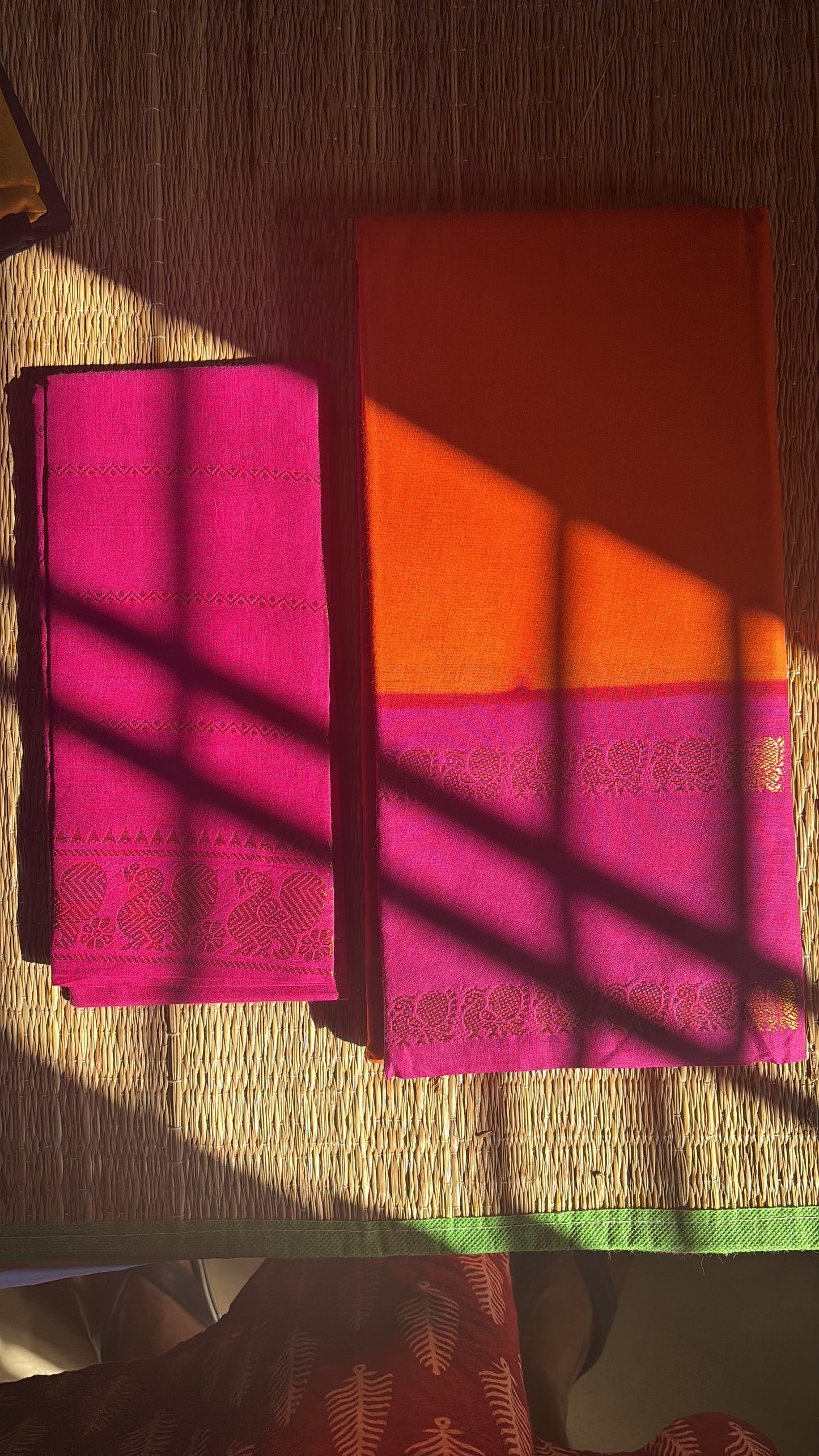 Sungudi retta petta border handloom cotton saree with contrast Pallu and blouse orange and pink