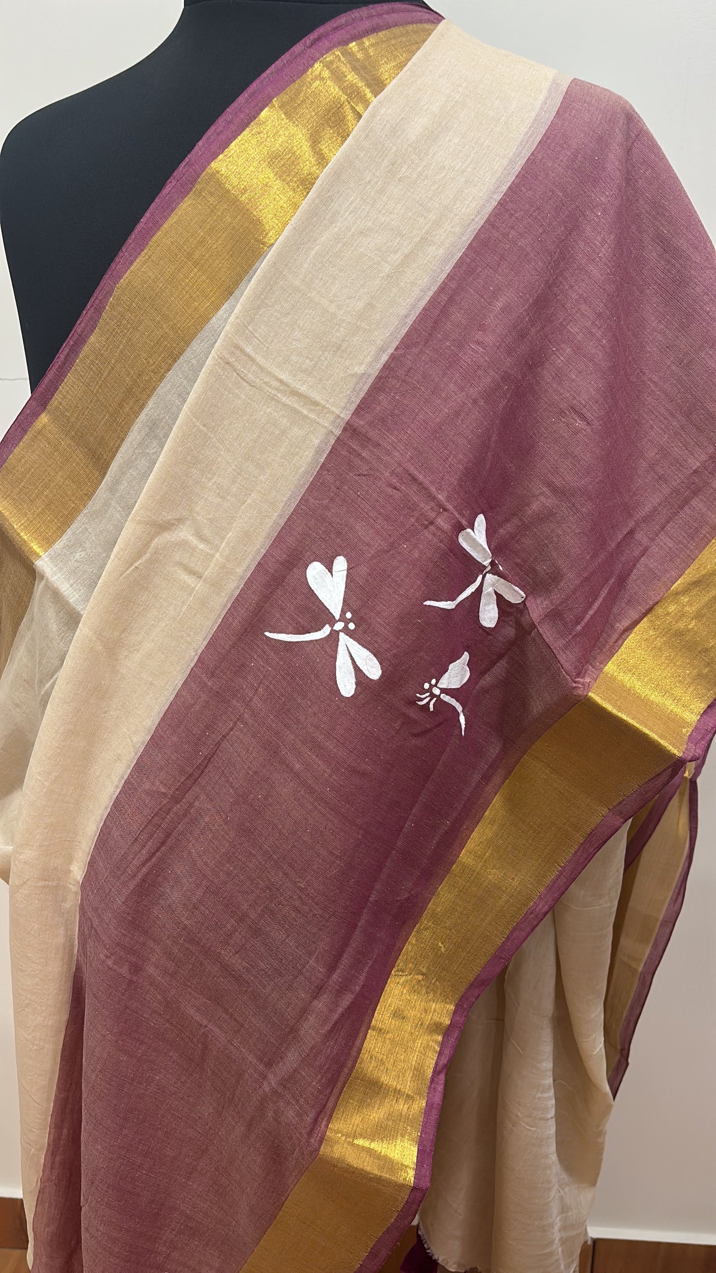 Handpainted dragon fly dual tone mal cotton Saree