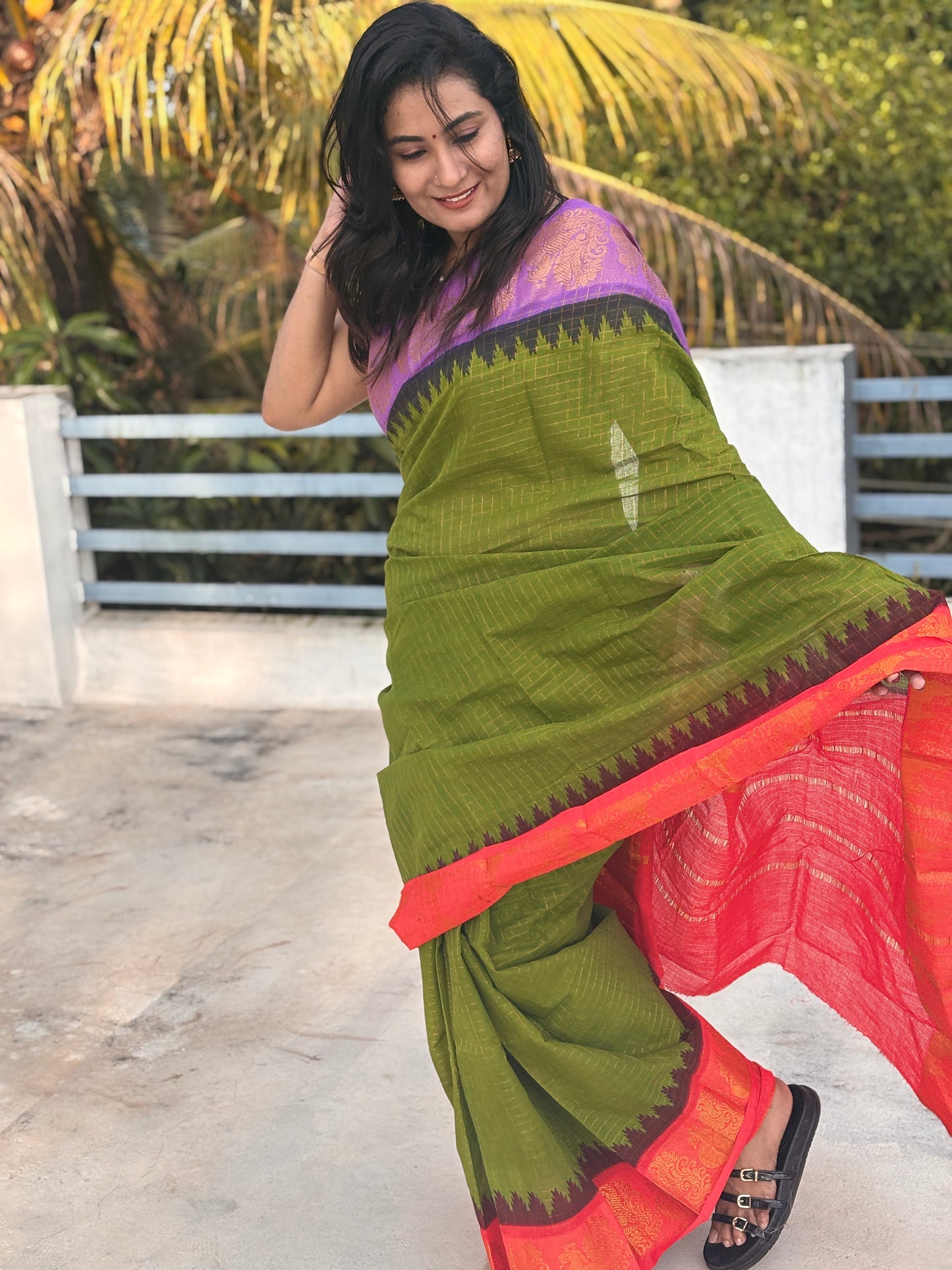 Green body Ganga Jamuna Sungudi Saree with violet and red temple borders