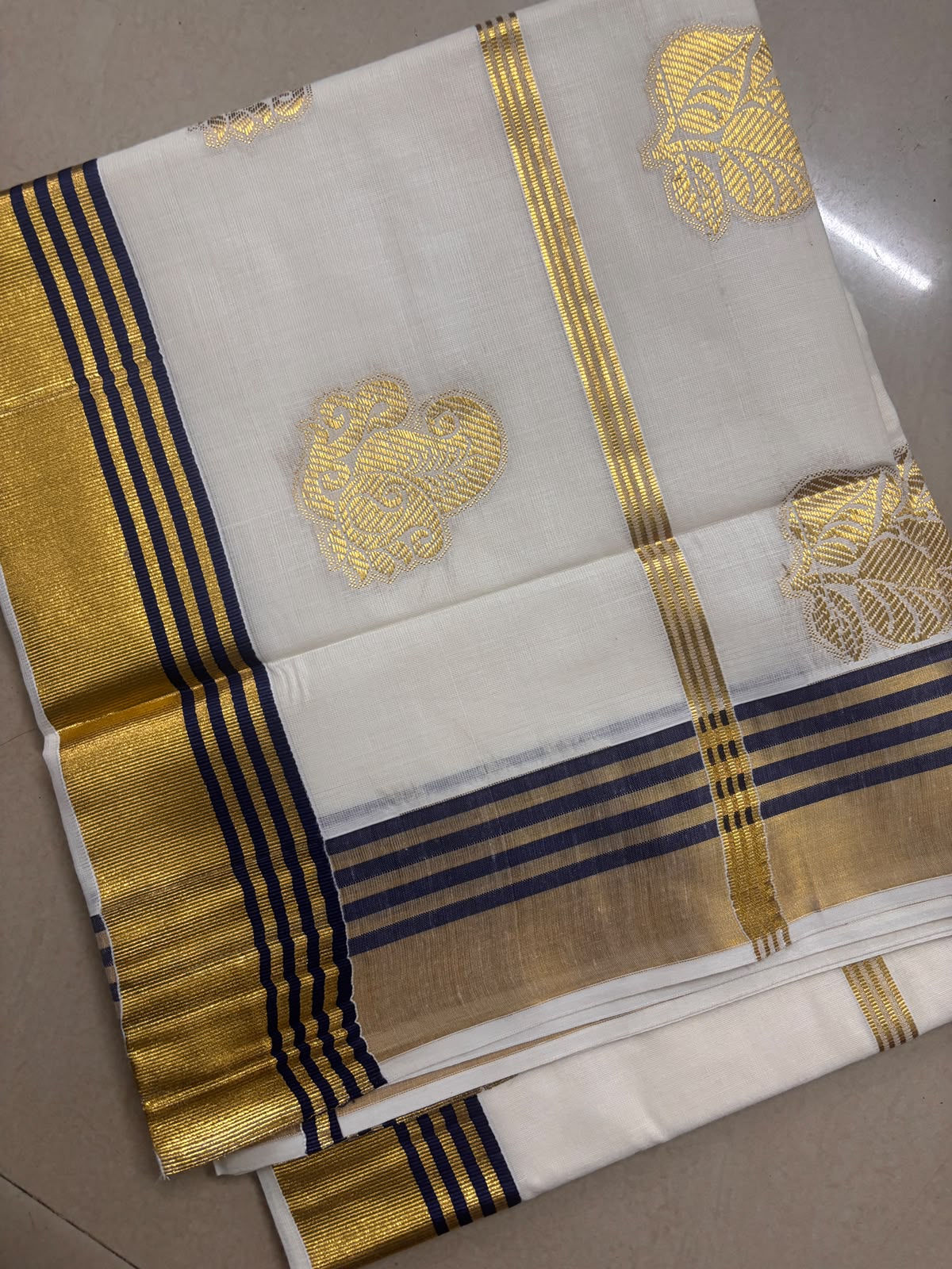 Handloom kasavu light weight Saree with navy blue border  detailing