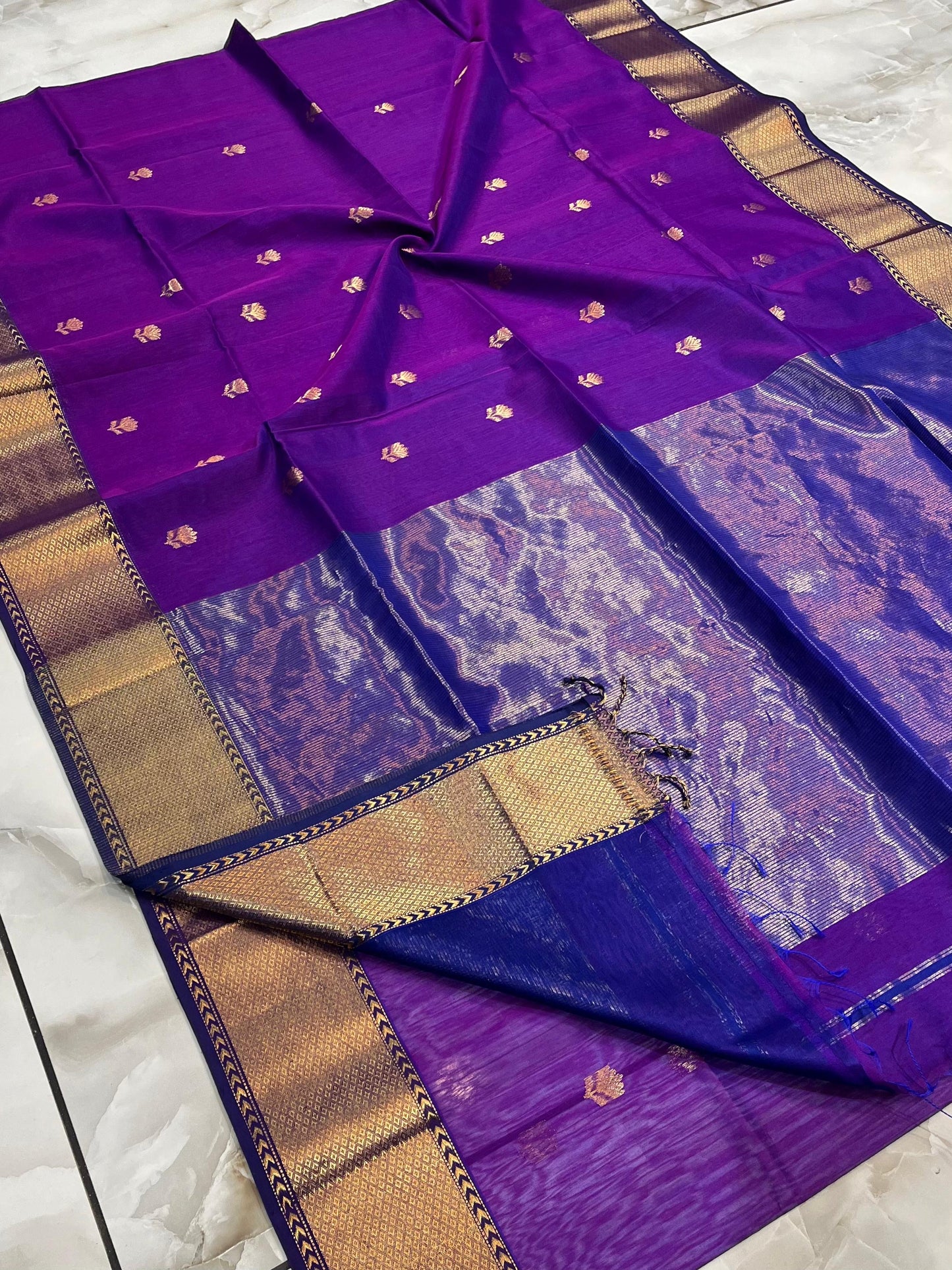 Kalyanika" (कल्याणिका) Handloom Maheshwari Silk Cotton Sarees Jari Checks Red KM13