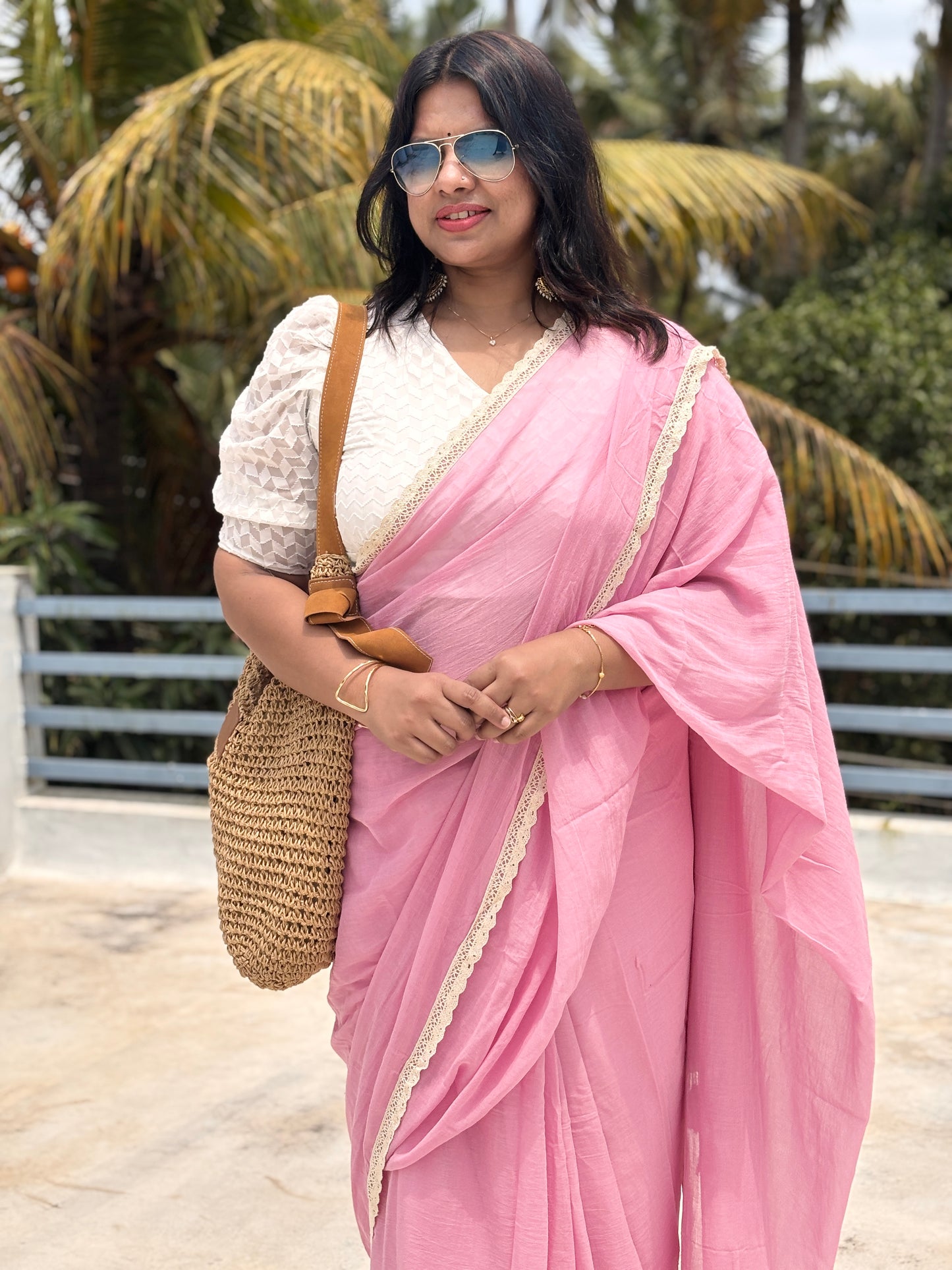 Viharika (विहारिका) Flowy lace: Powder Pink